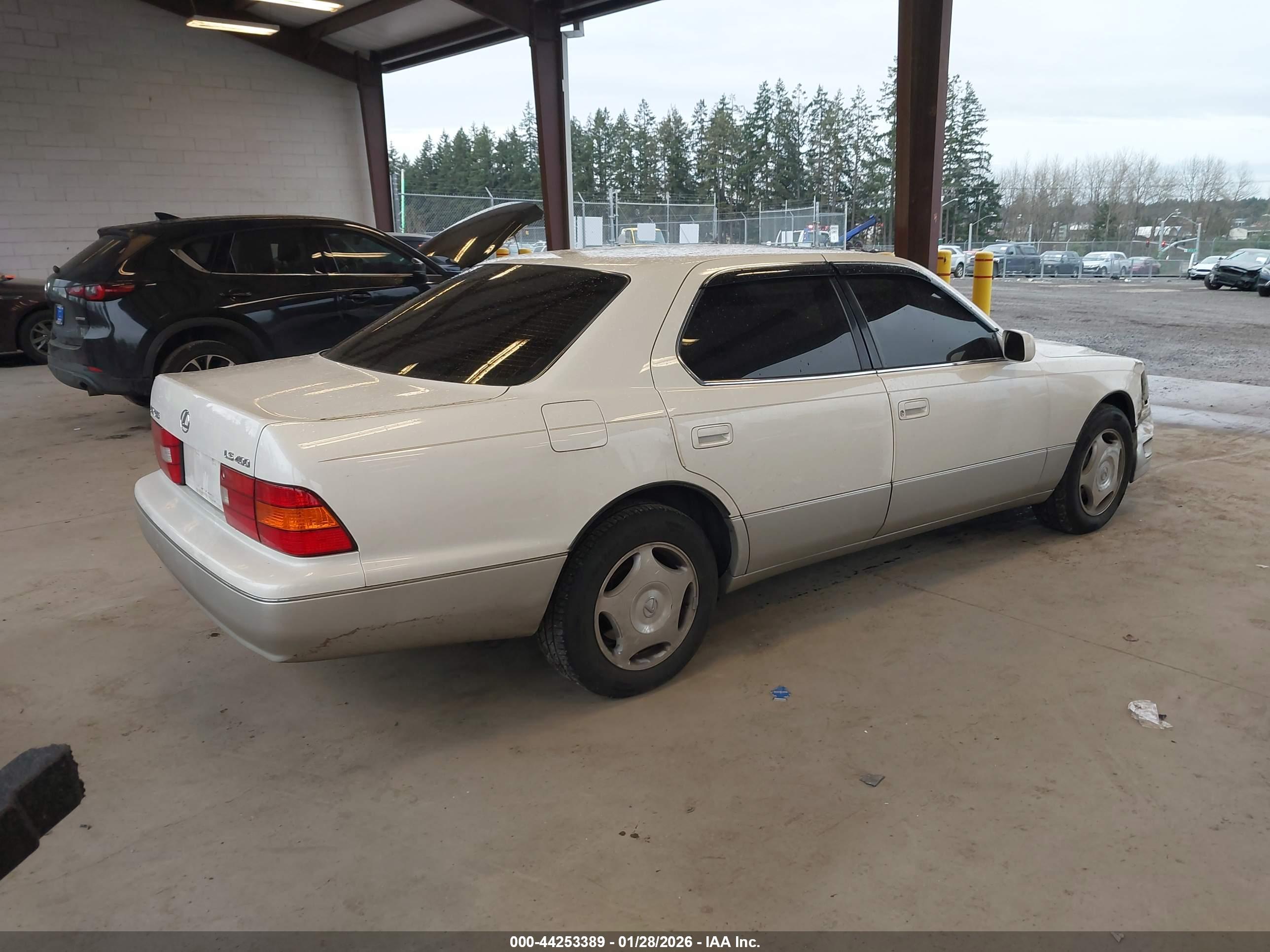 LEXUS LS image 4