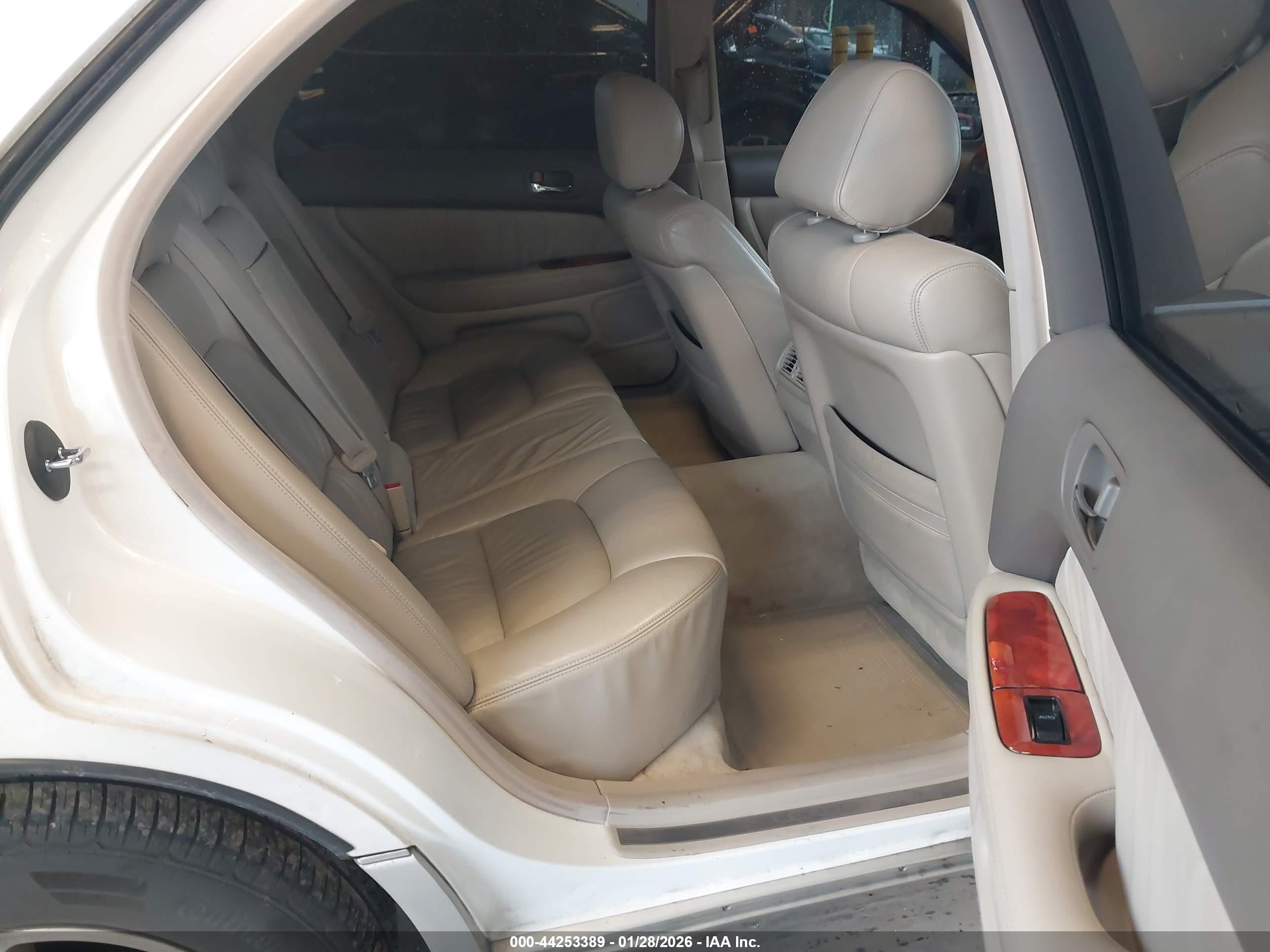 LEXUS LS image 8