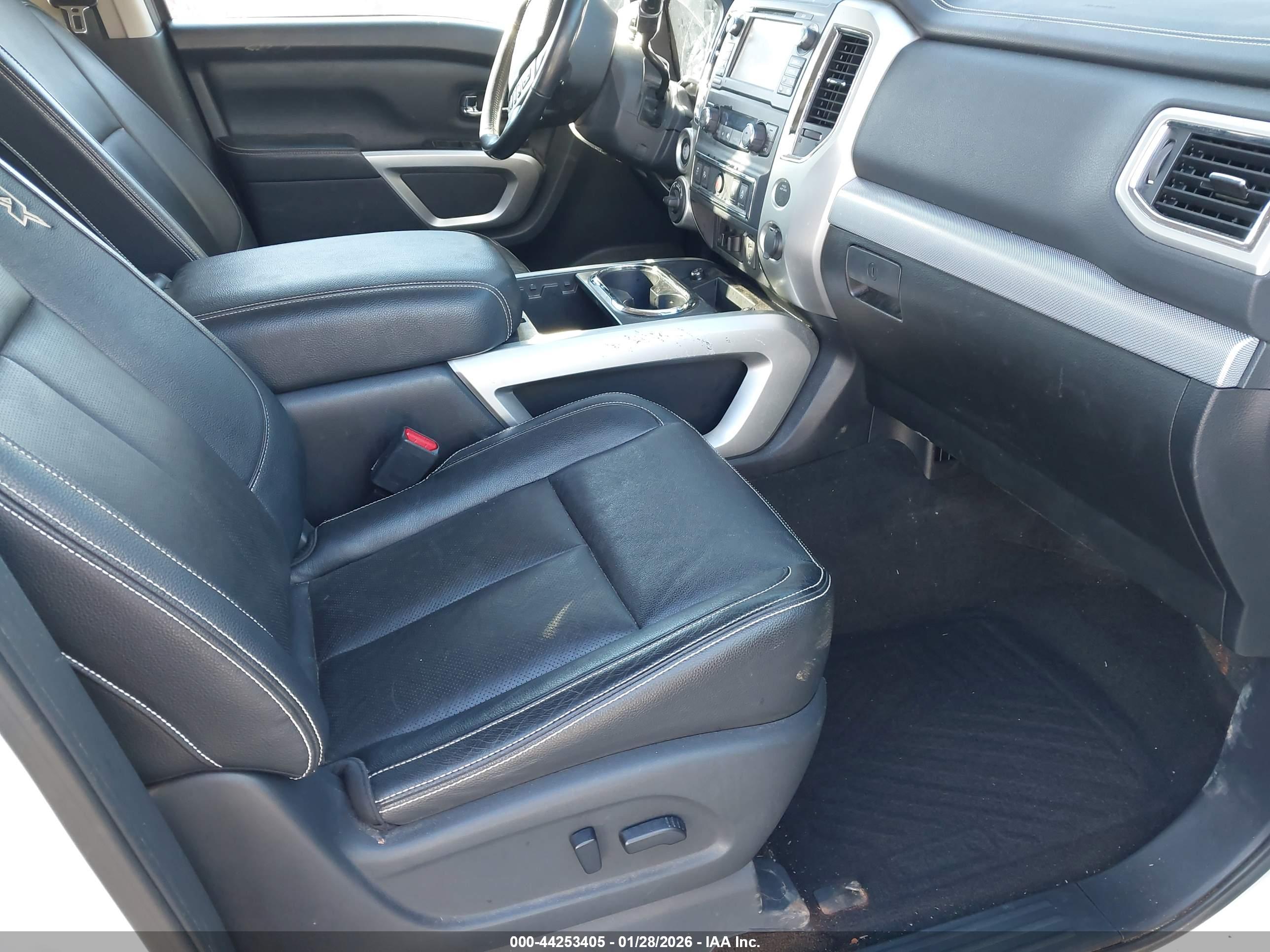 NISSAN TITAN image 5