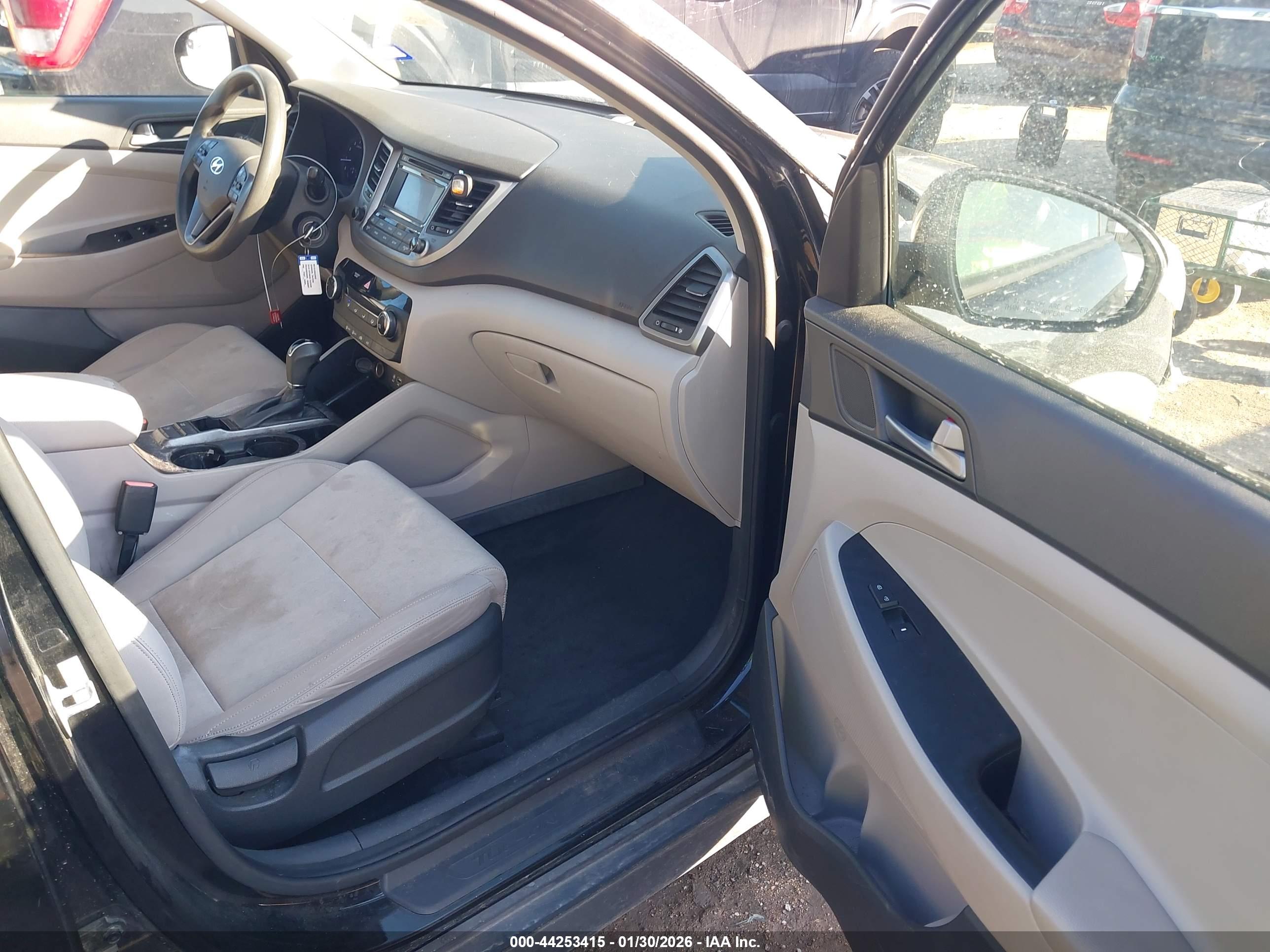 HYUNDAI TUCSON image 5