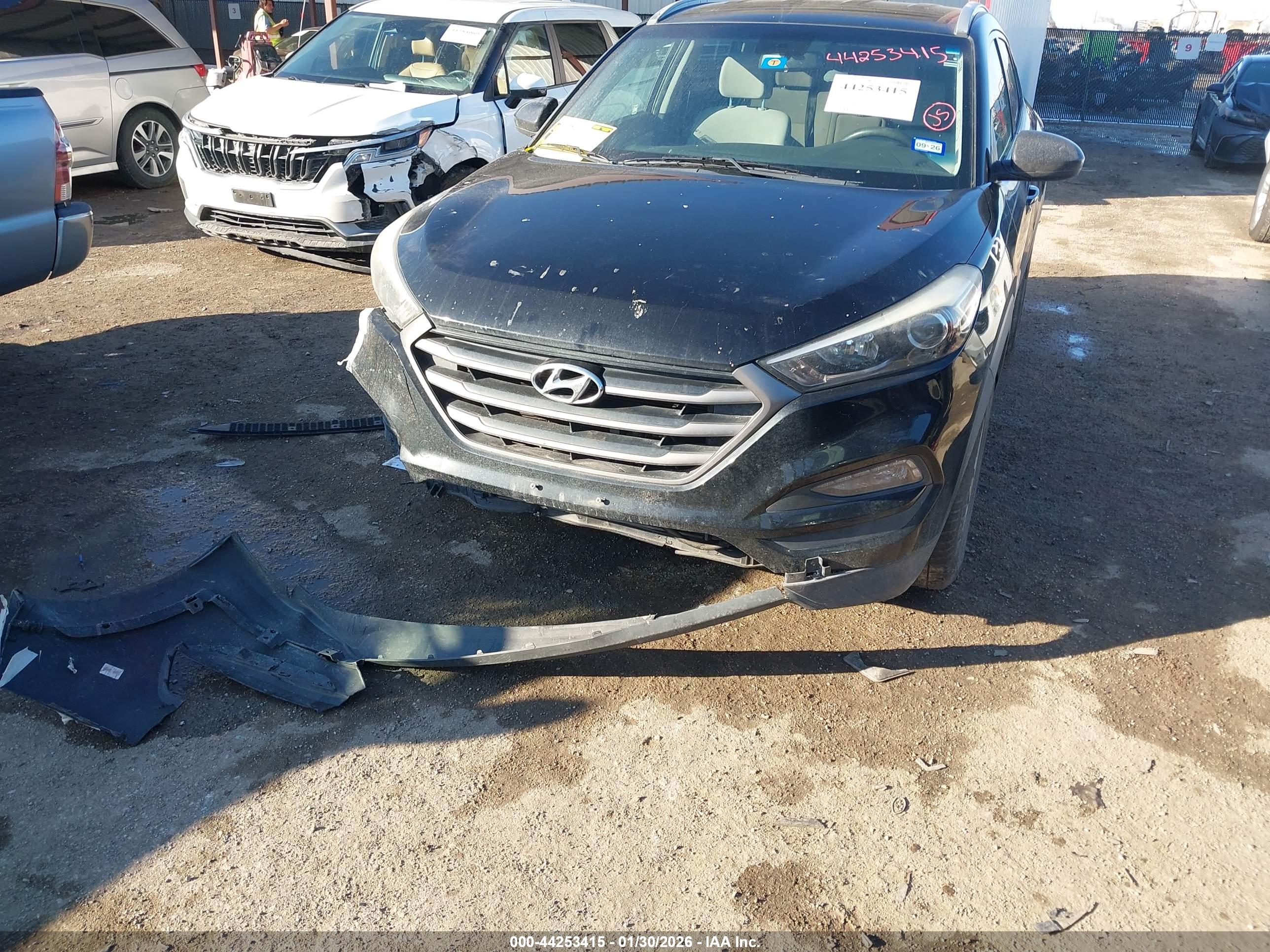 HYUNDAI TUCSON image 6