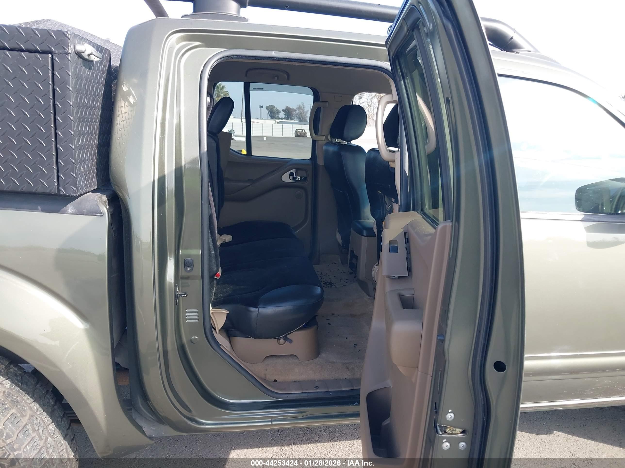NISSAN FRONTIER image 8