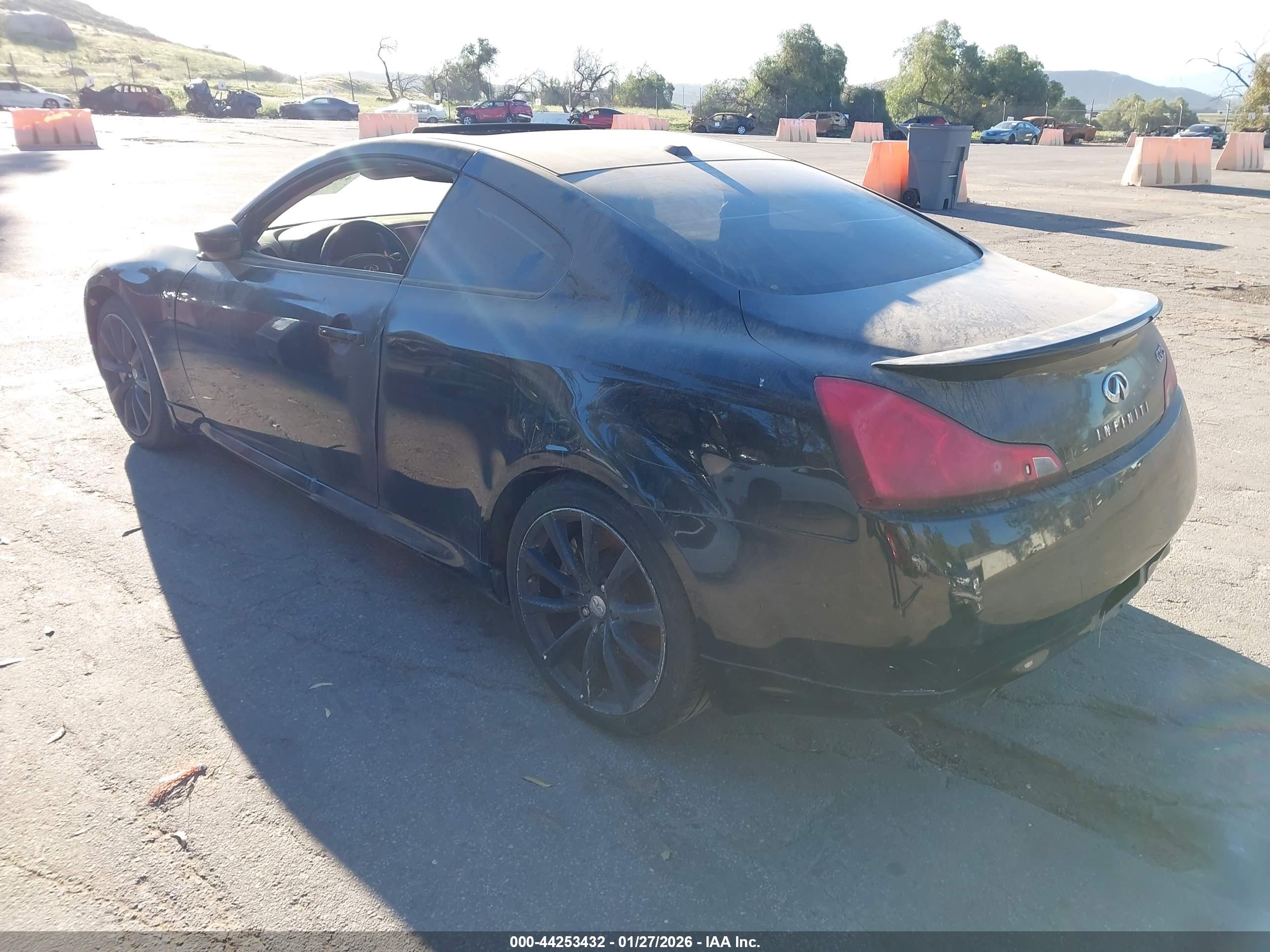 INFINITI G37 image 3