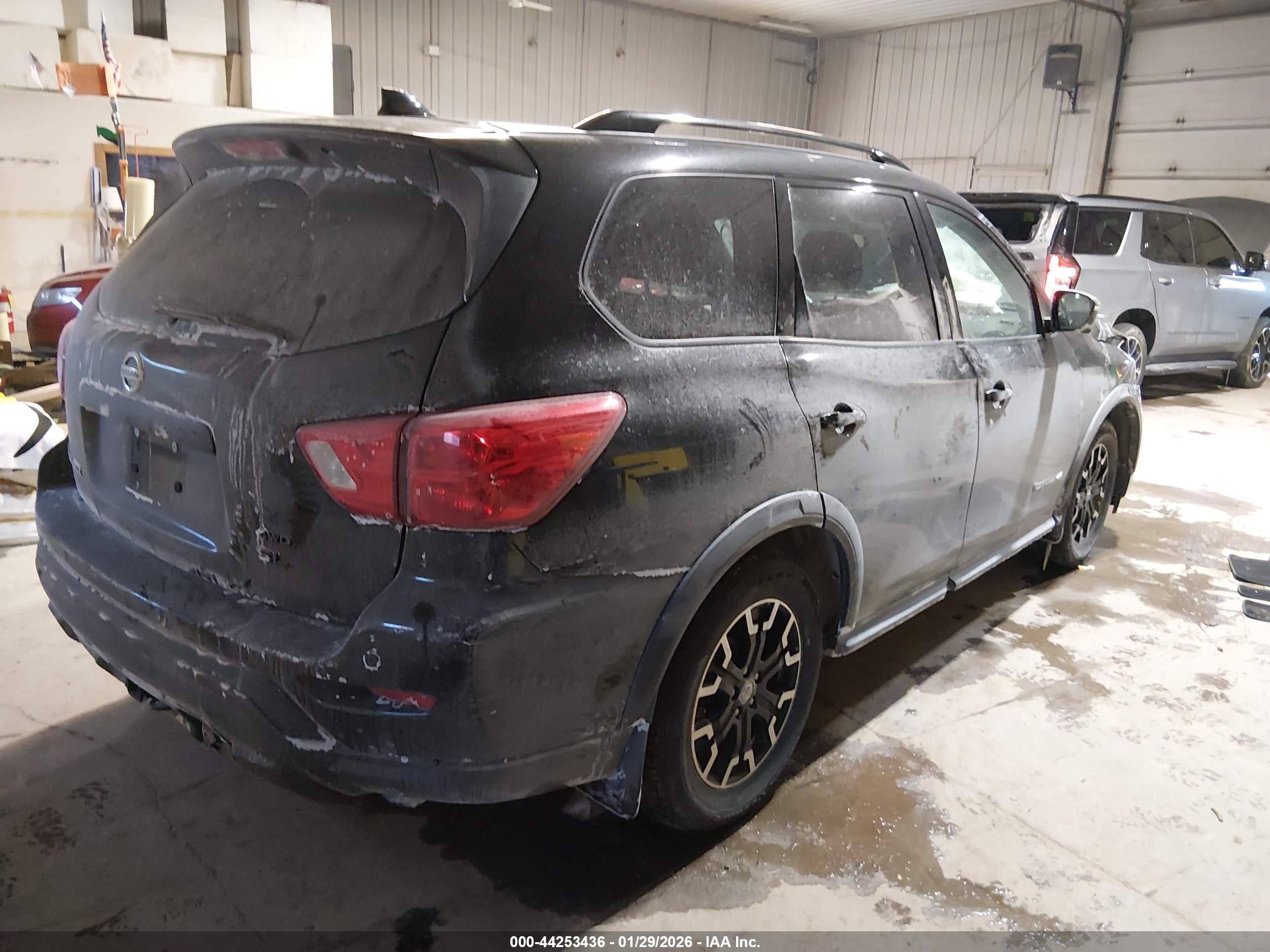 NISSAN PATHFINDER image 4