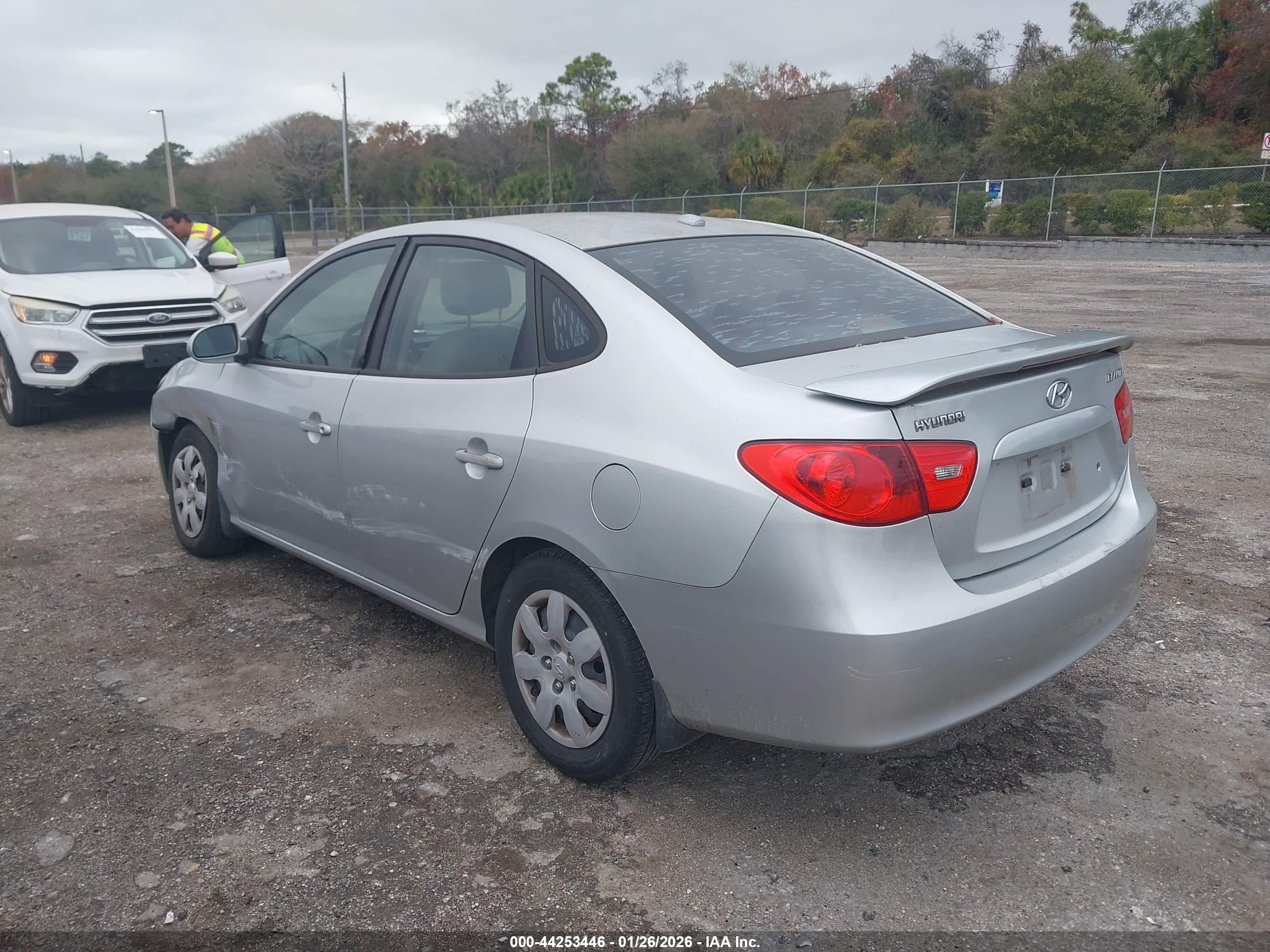 HYUNDAI ELANTRA image 3