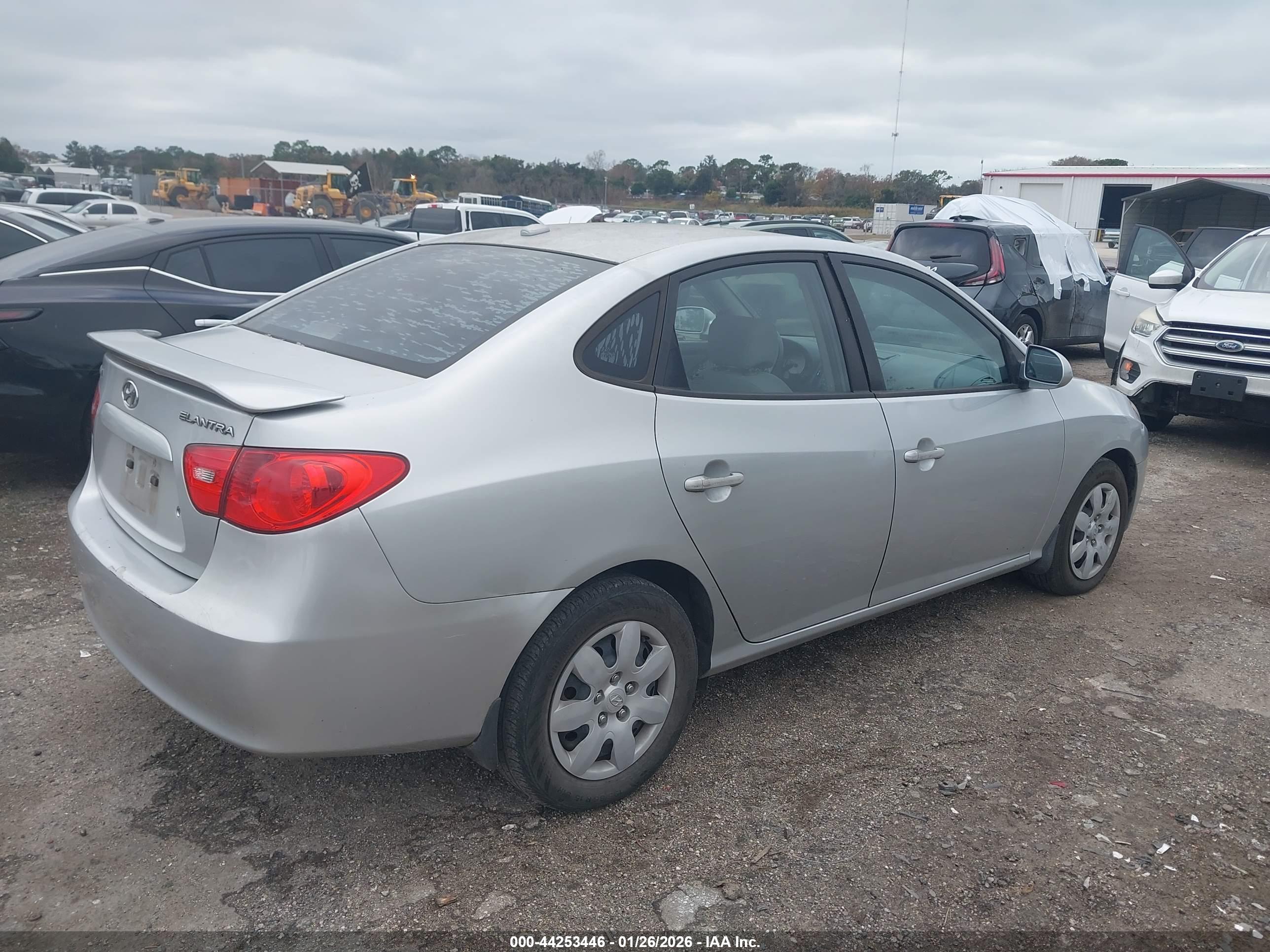 HYUNDAI ELANTRA image 4