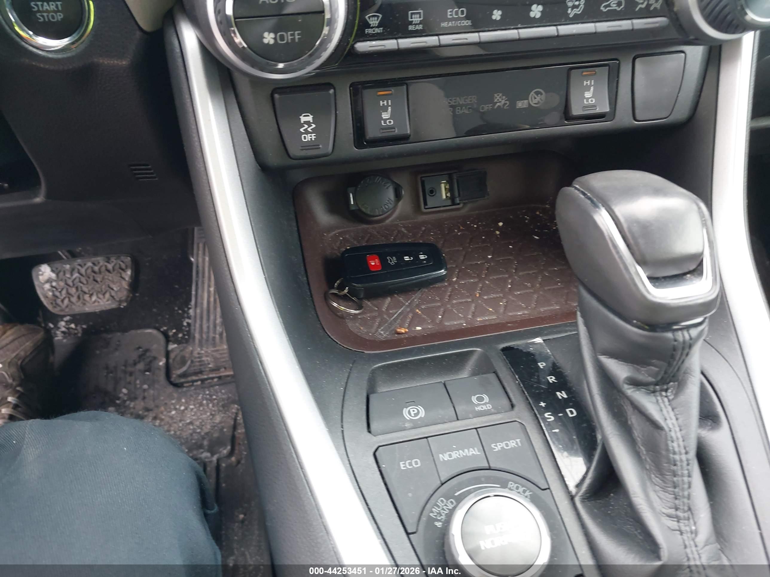 TOYOTA RAV4 image 11