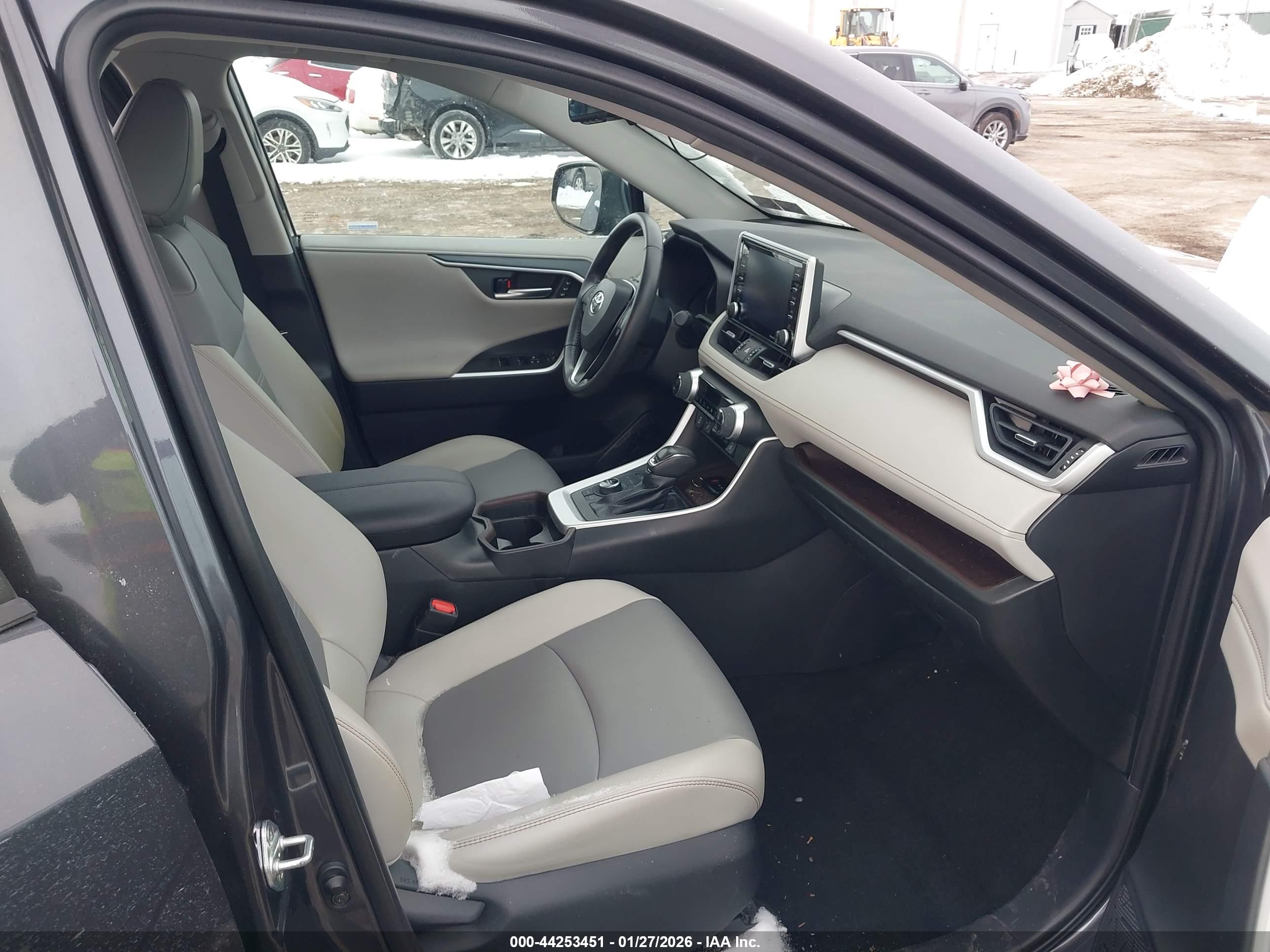 TOYOTA RAV4 image 5