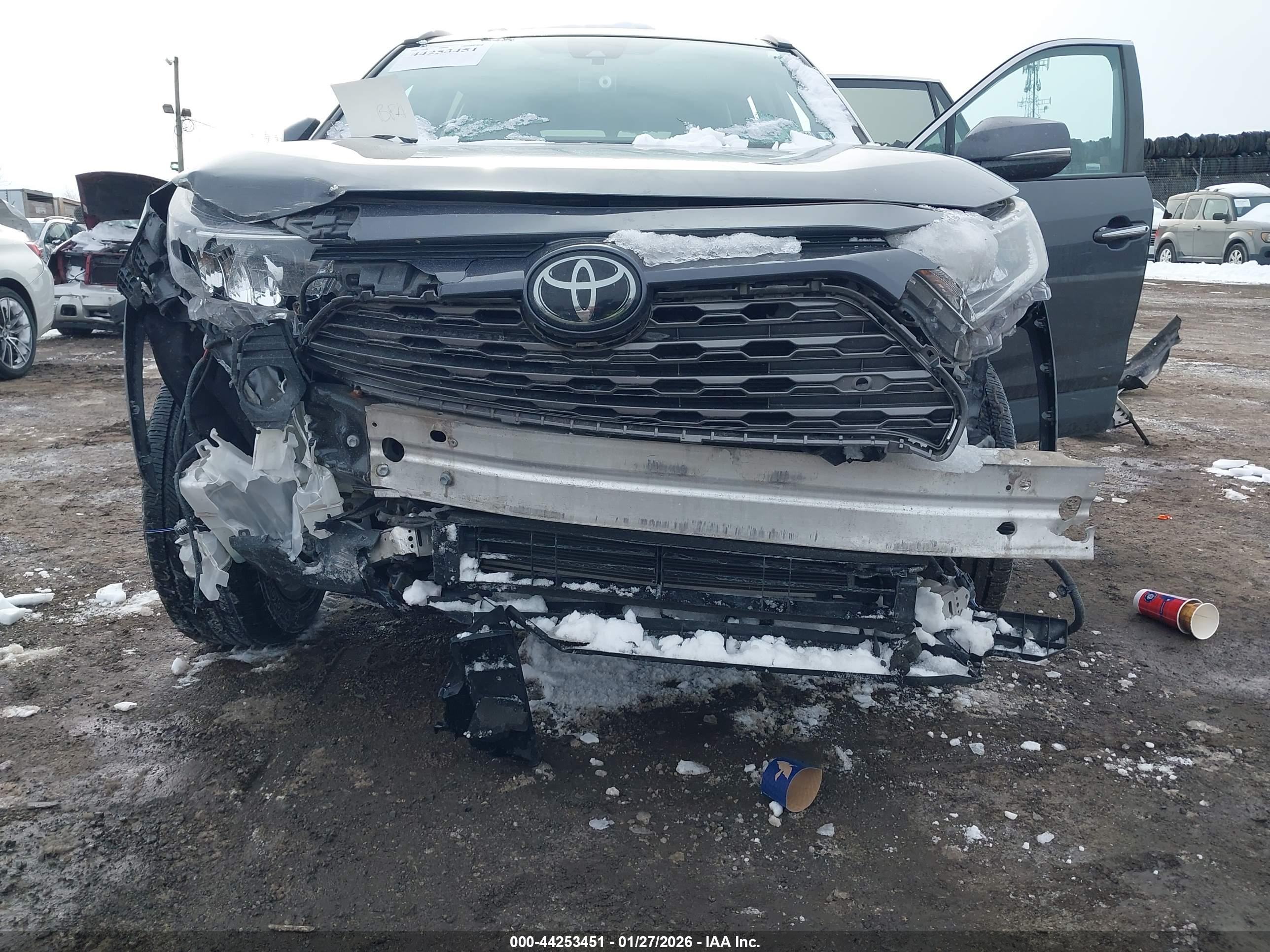 TOYOTA RAV4 image 6