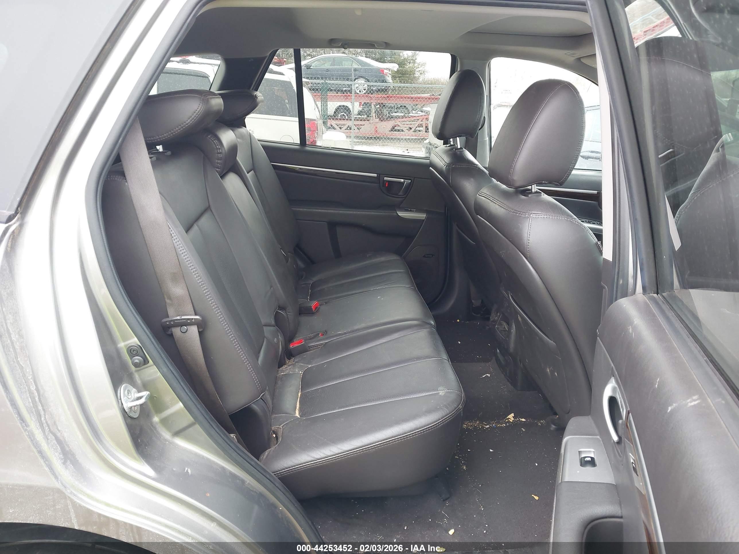 HYUNDAI SANTA image 8