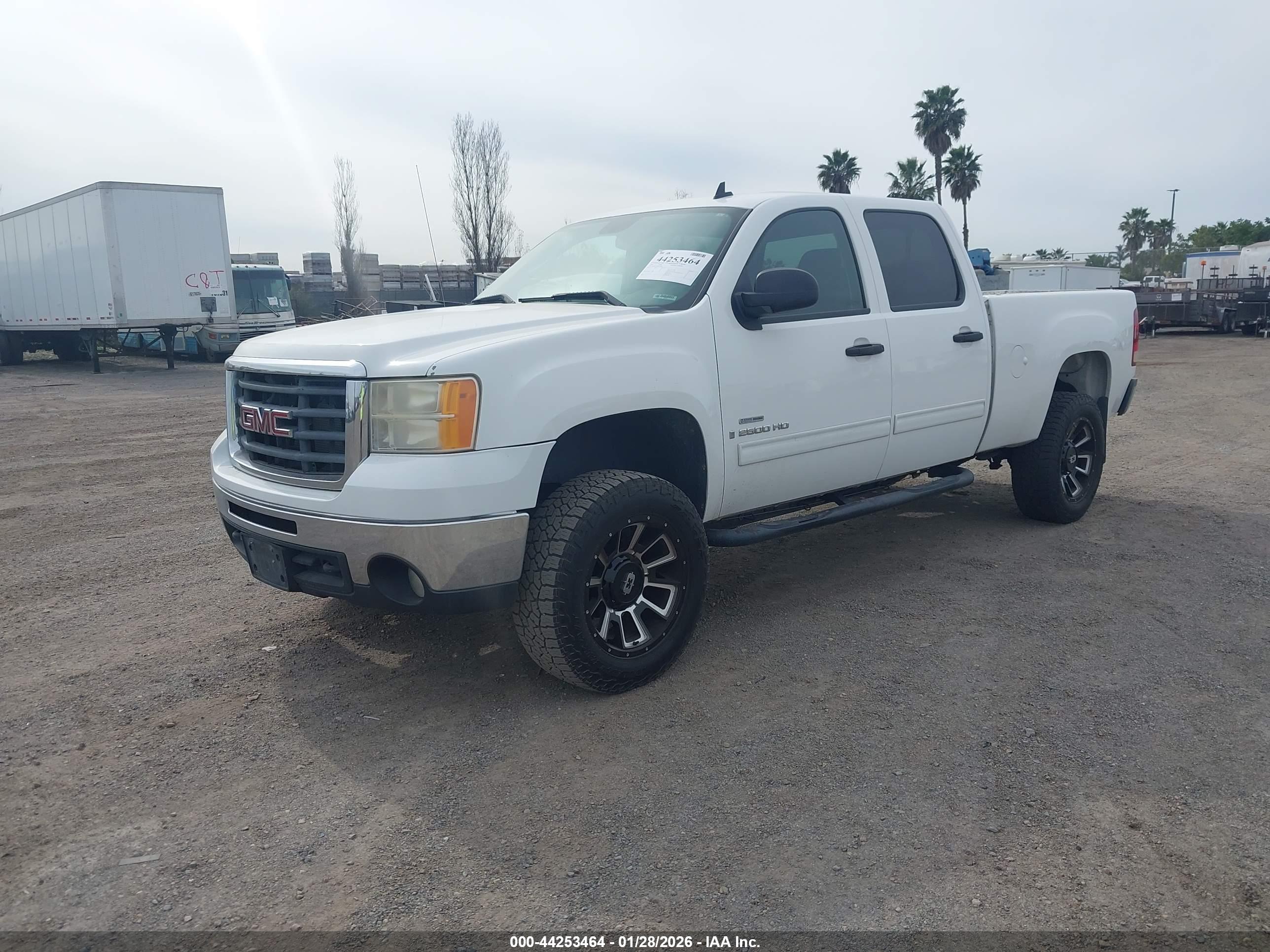 GMC SIERRA image 2