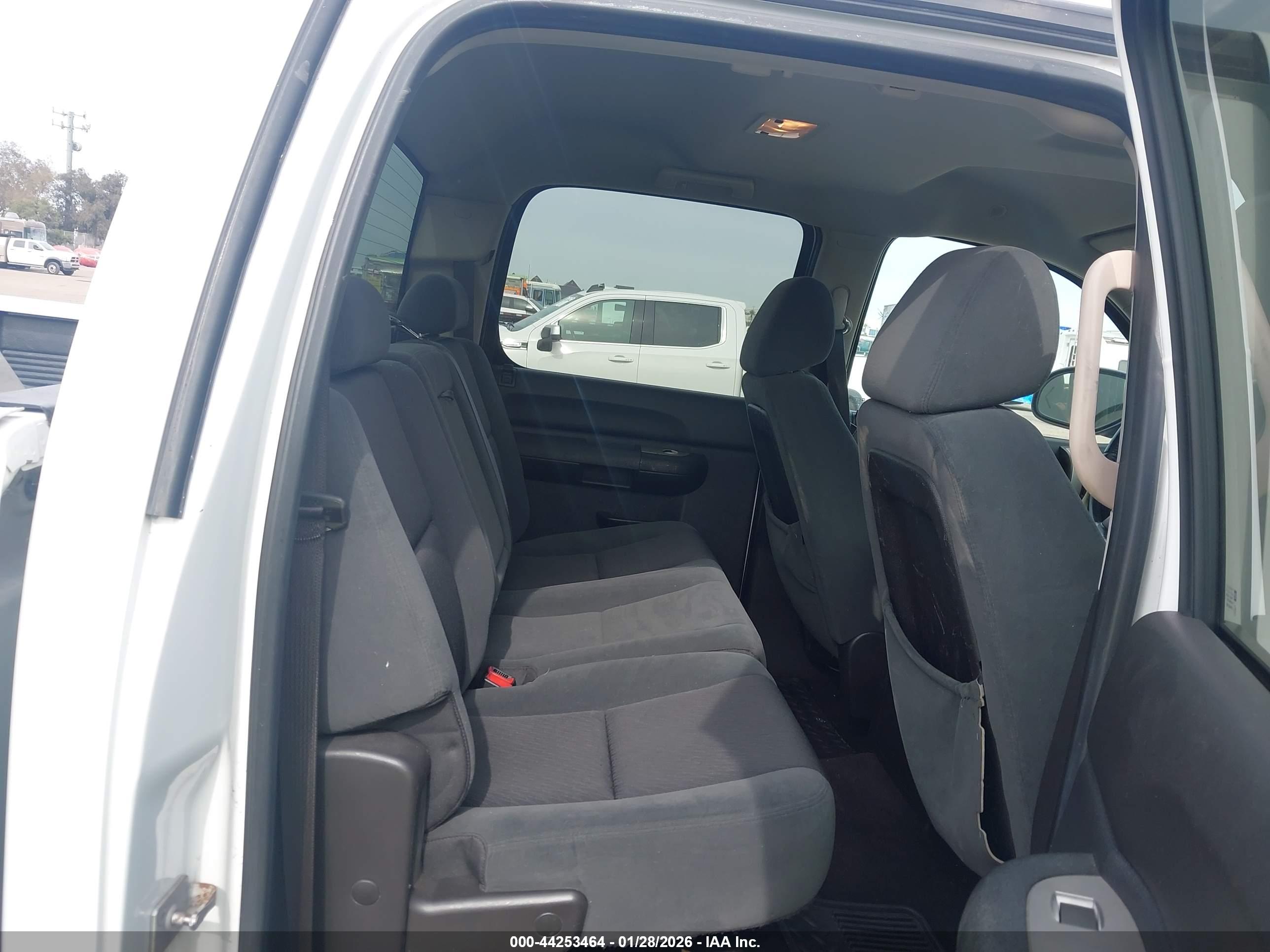 GMC SIERRA image 8