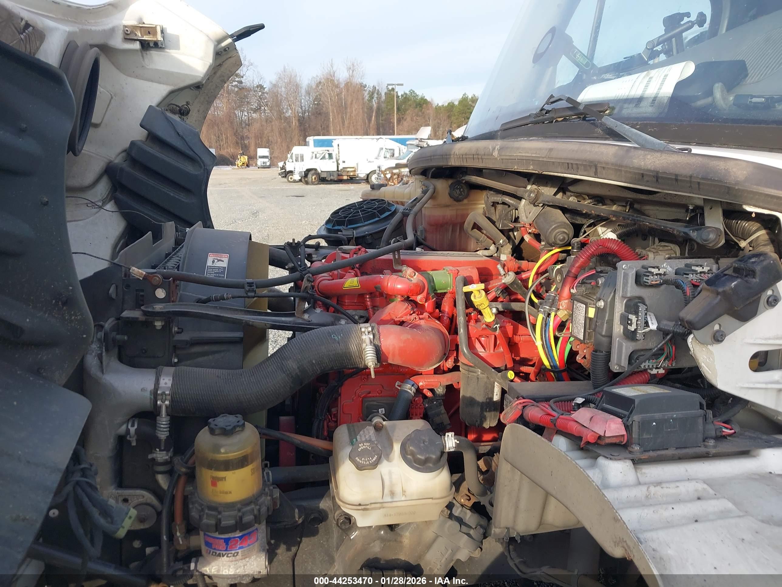 FREIGHTLINER M2 image 10