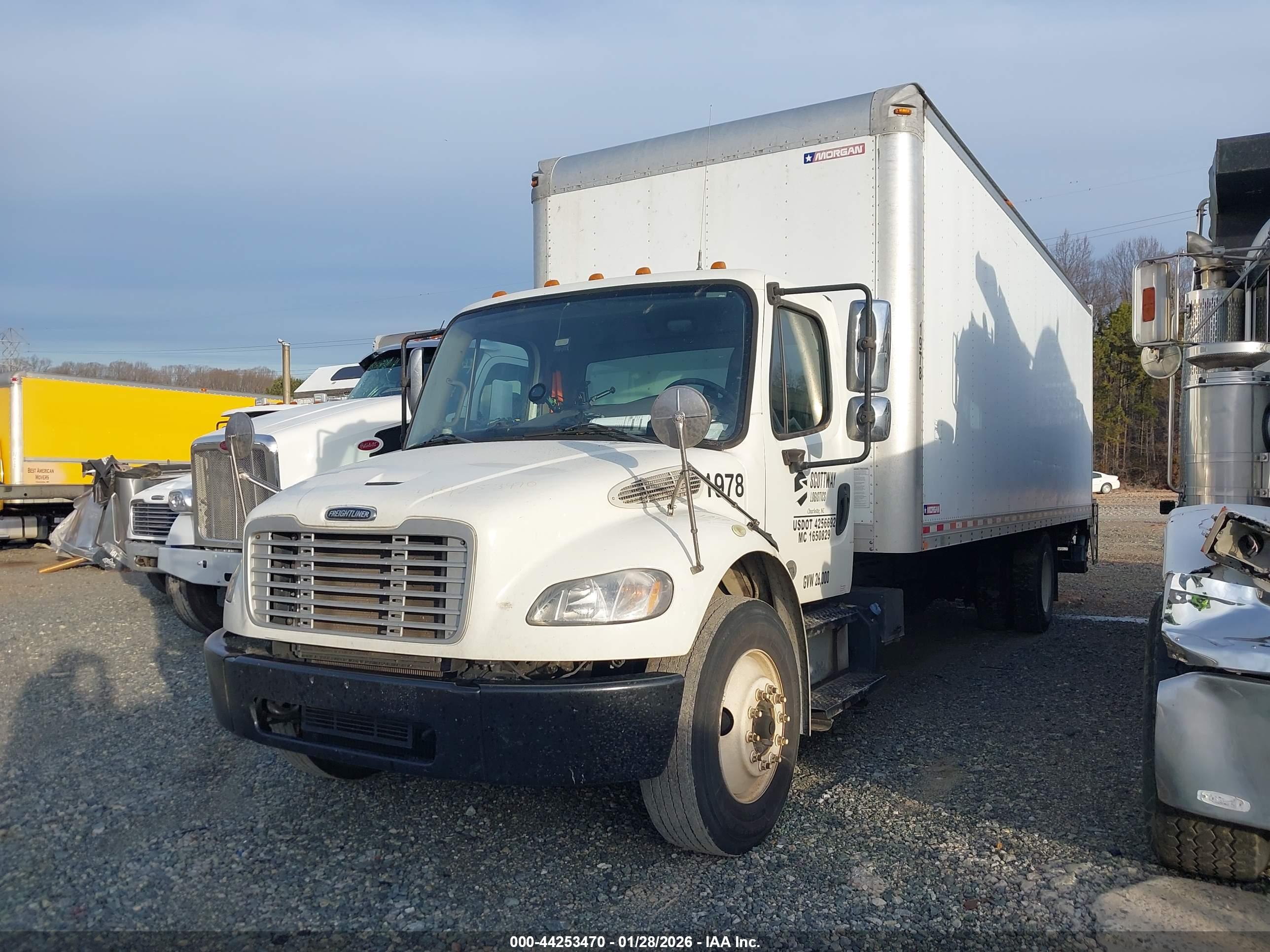 FREIGHTLINER M2 image 2