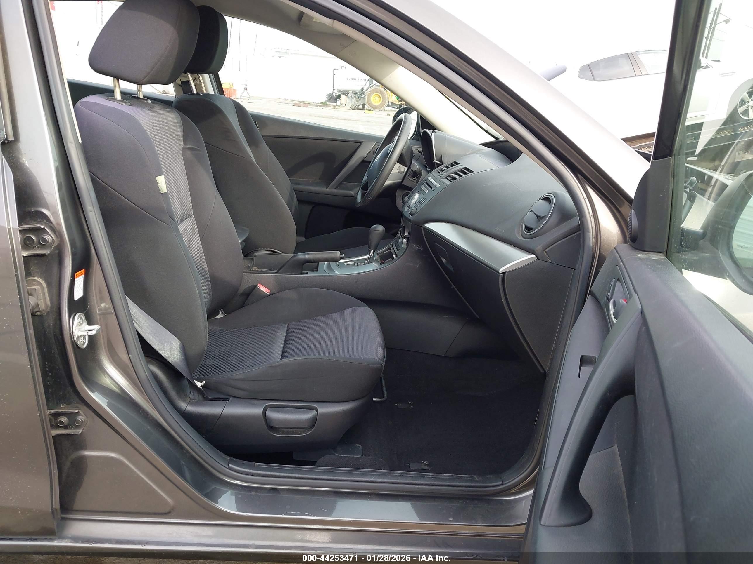 MAZDA MAZDA3 image 5