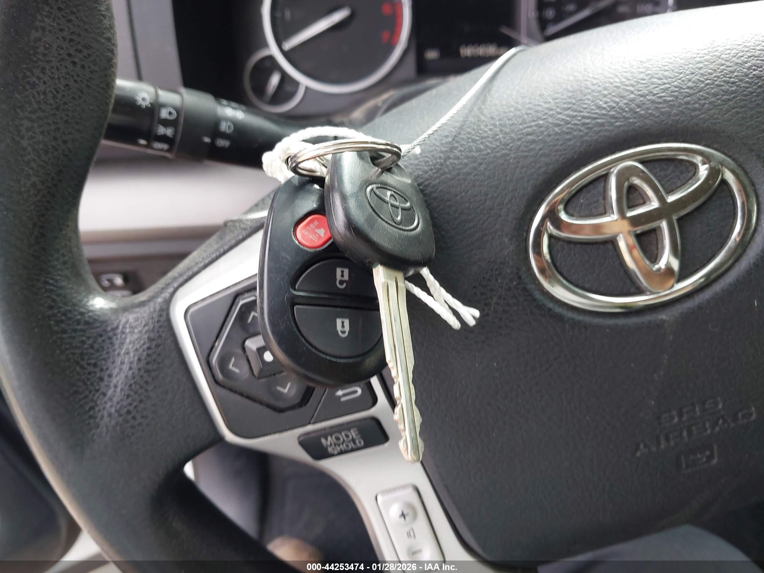 TOYOTA TUNDRA image 11