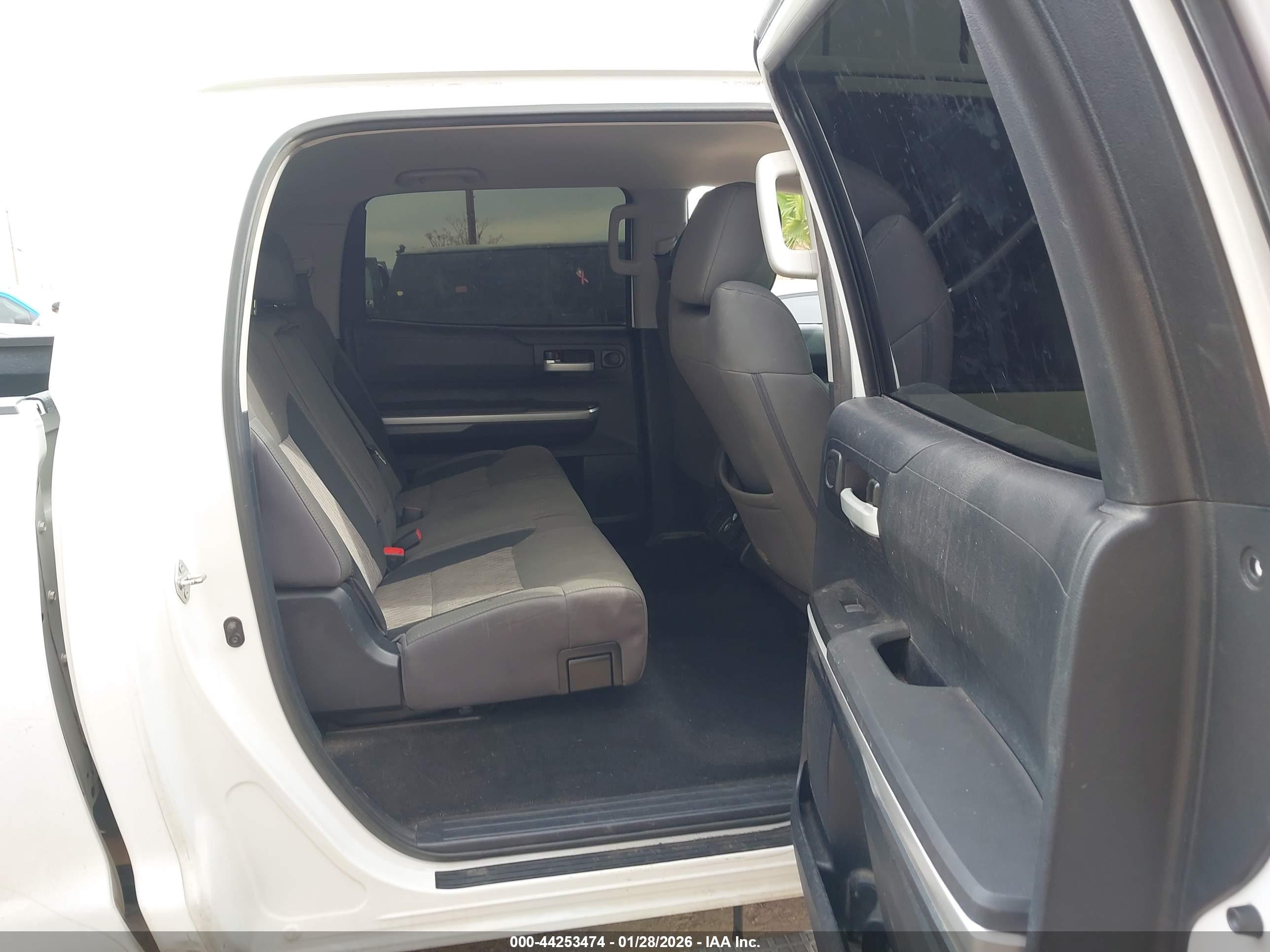 TOYOTA TUNDRA image 8