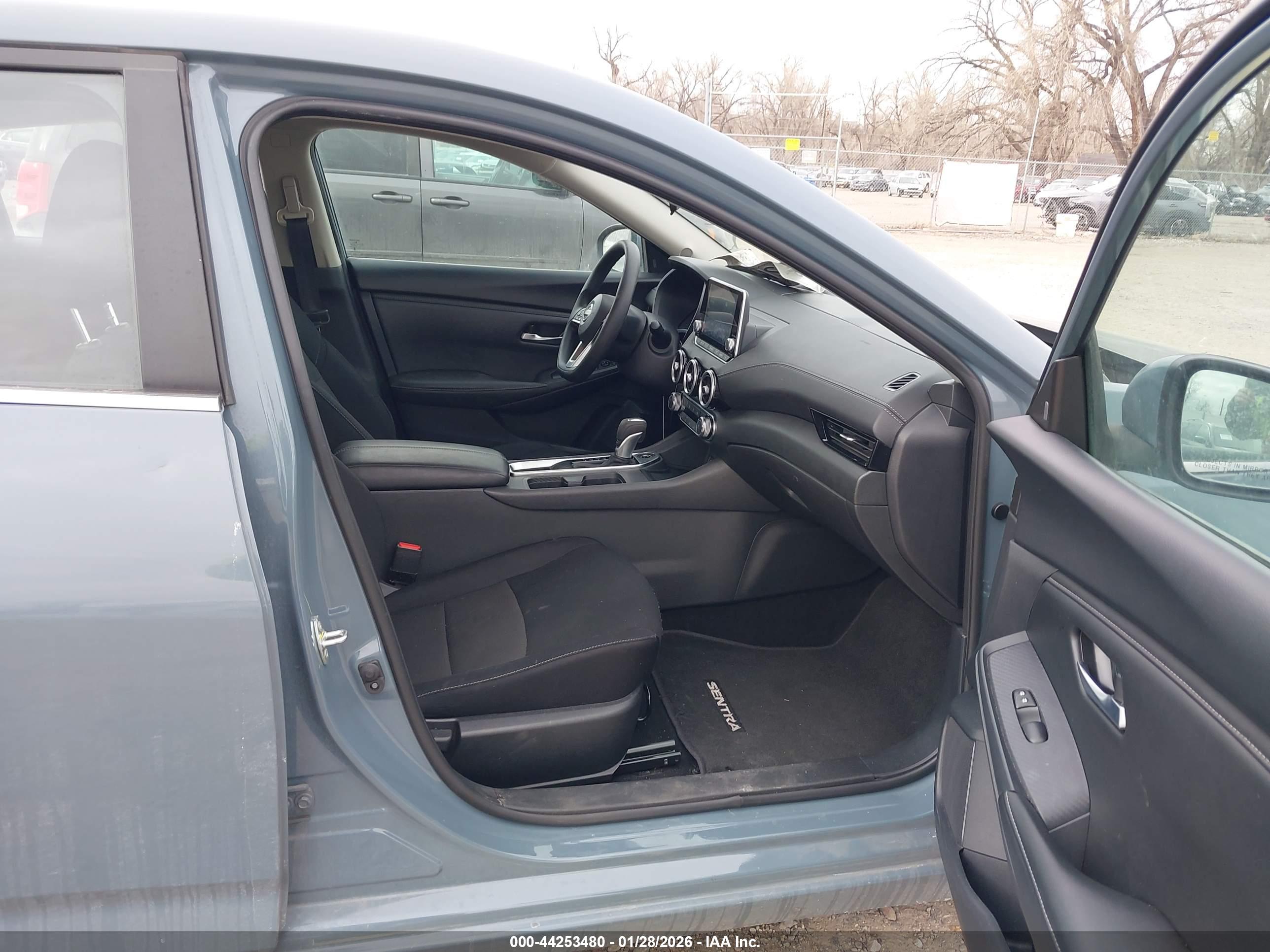 NISSAN SENTRA image 5