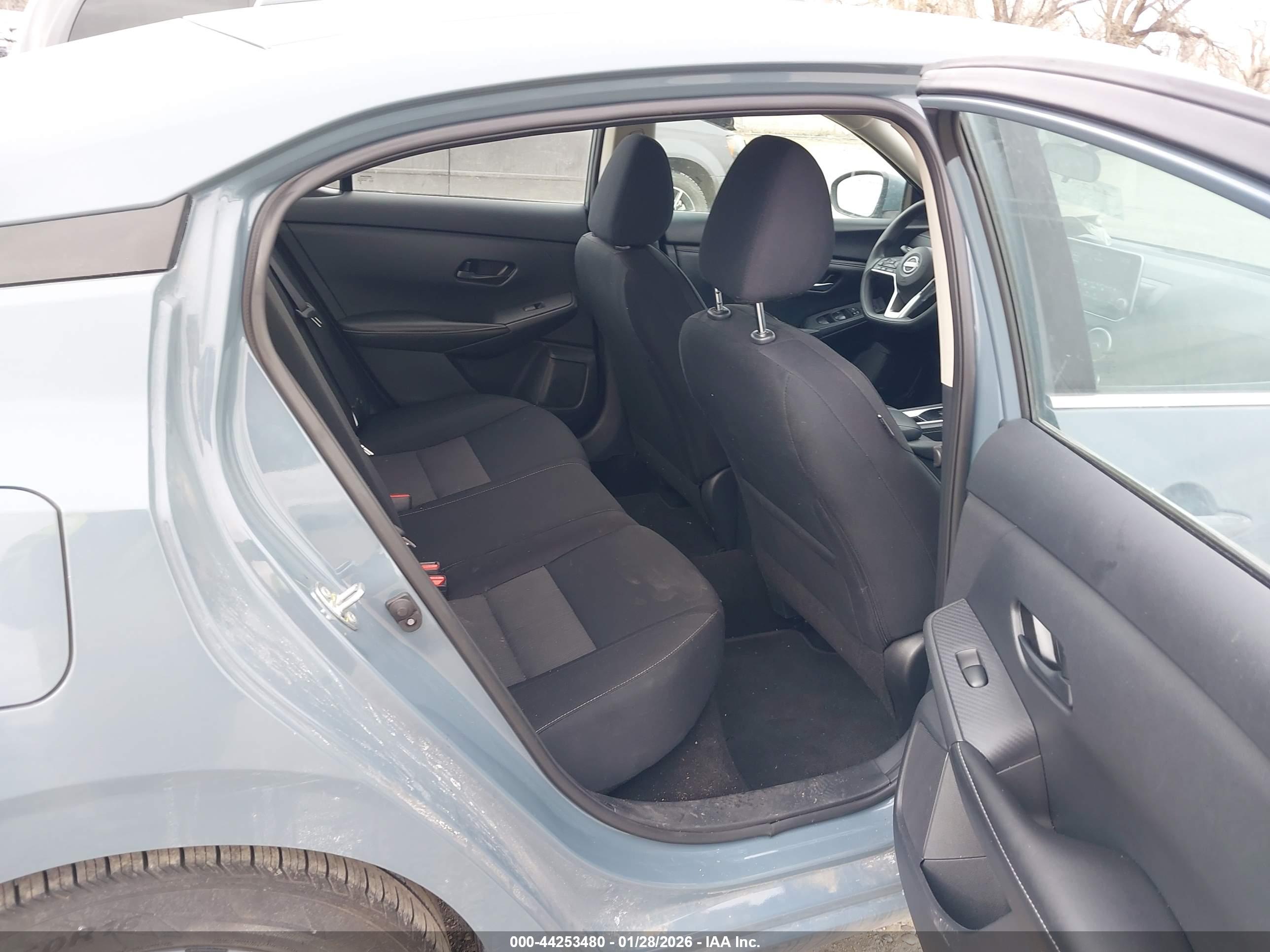 NISSAN SENTRA image 8