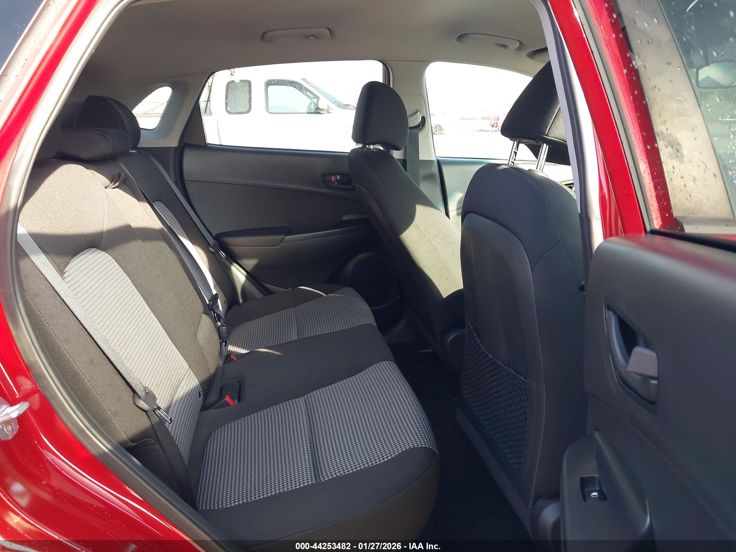 HYUNDAI KONA image 8