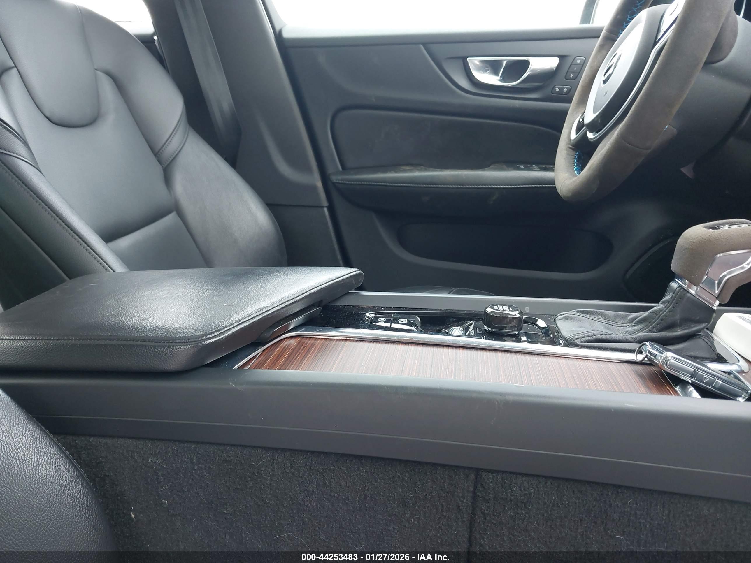 VOLVO S60 image 5