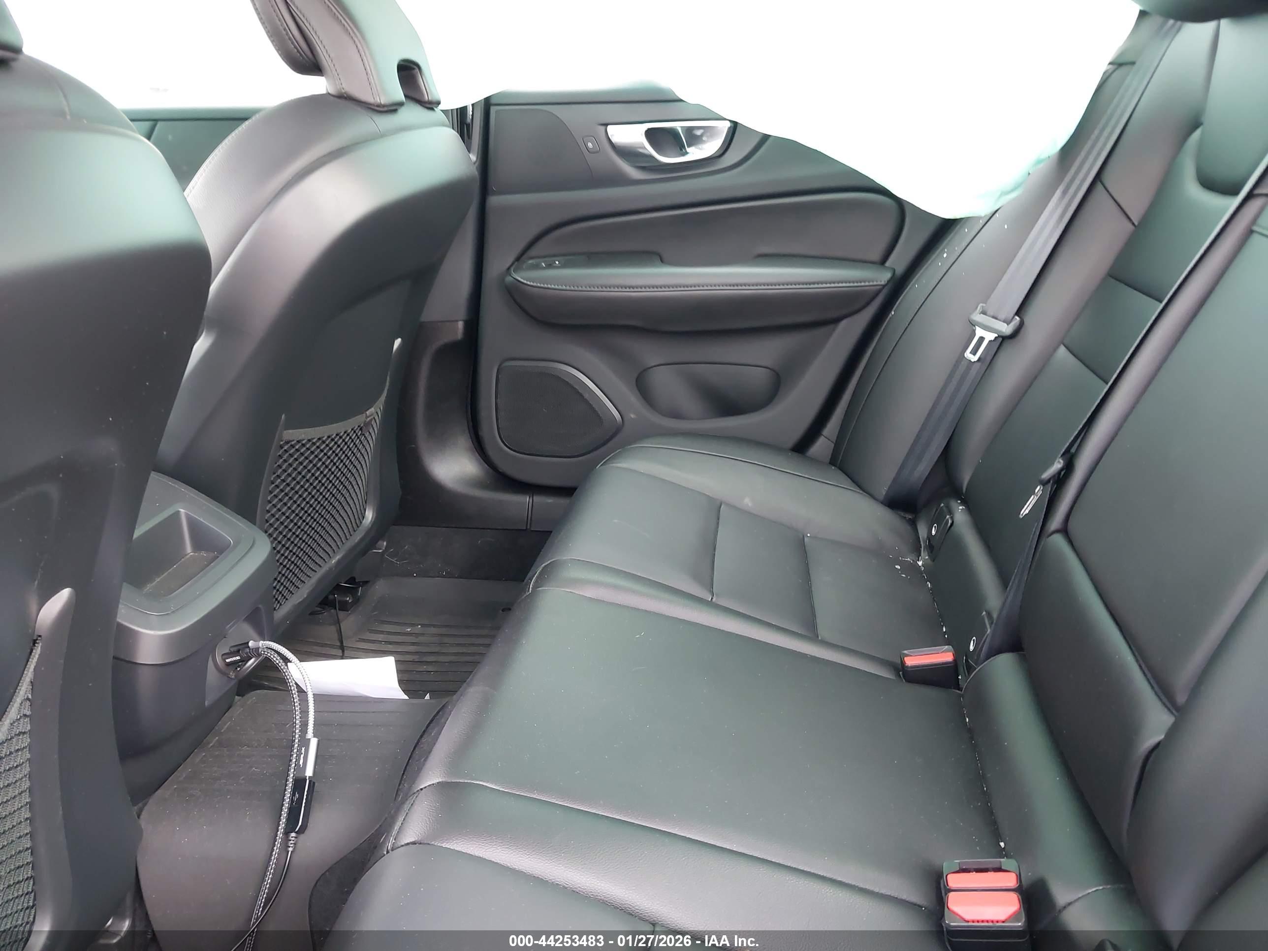 VOLVO S60 image 8