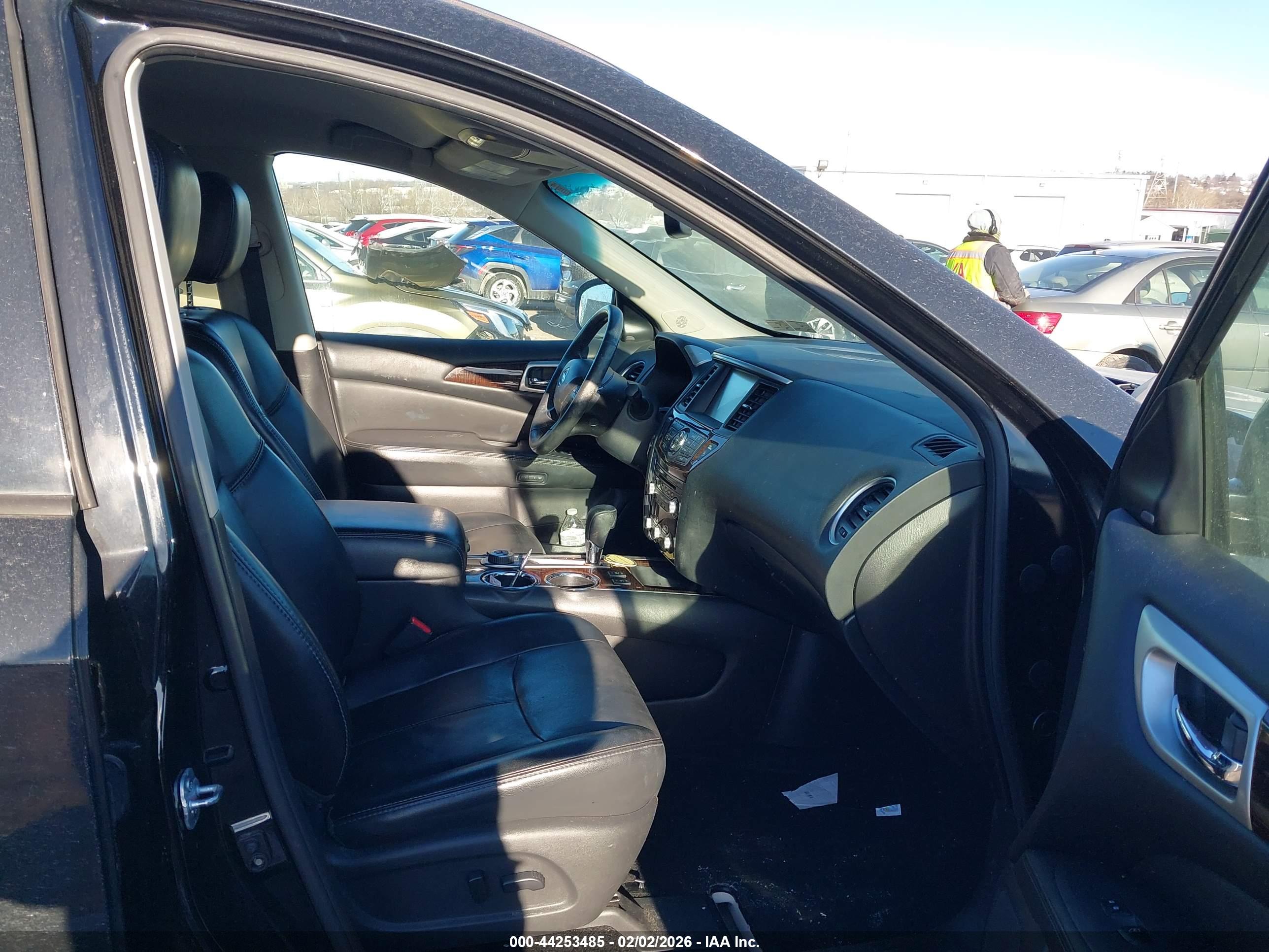 NISSAN PATHFINDER image 5