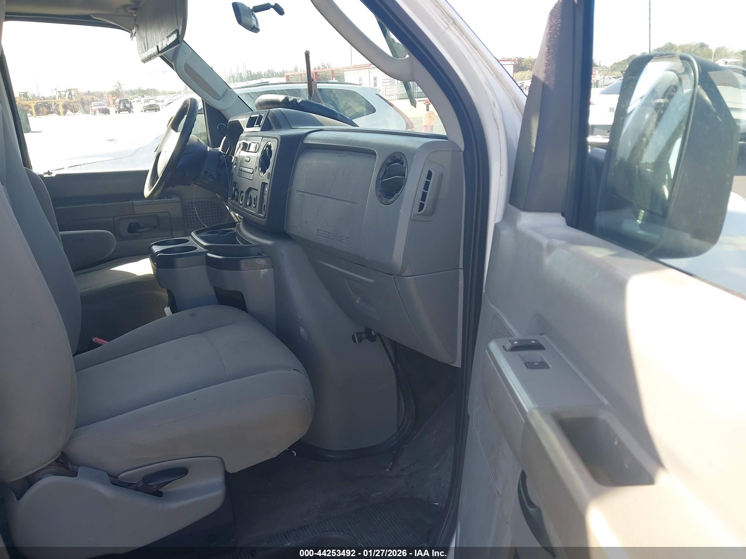 FORD E-250 image 5