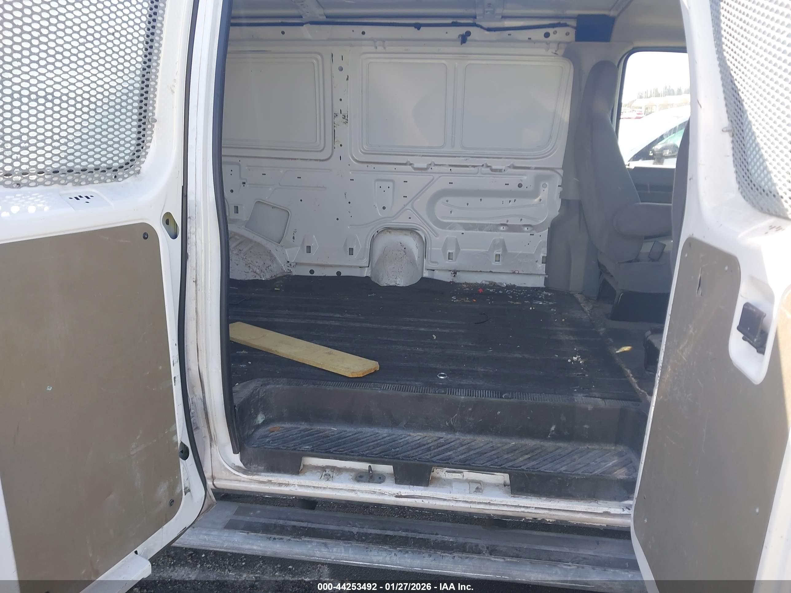 FORD E-250 image 8