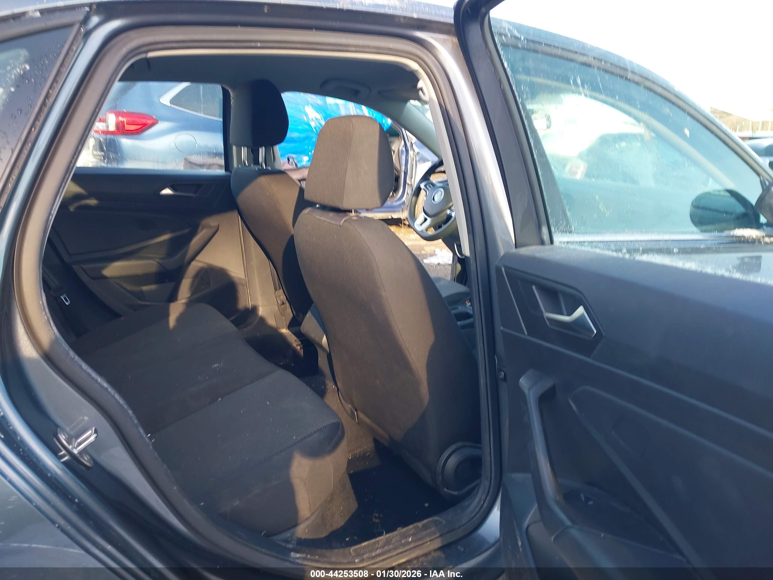 VOLKSWAGEN JETTA image 8