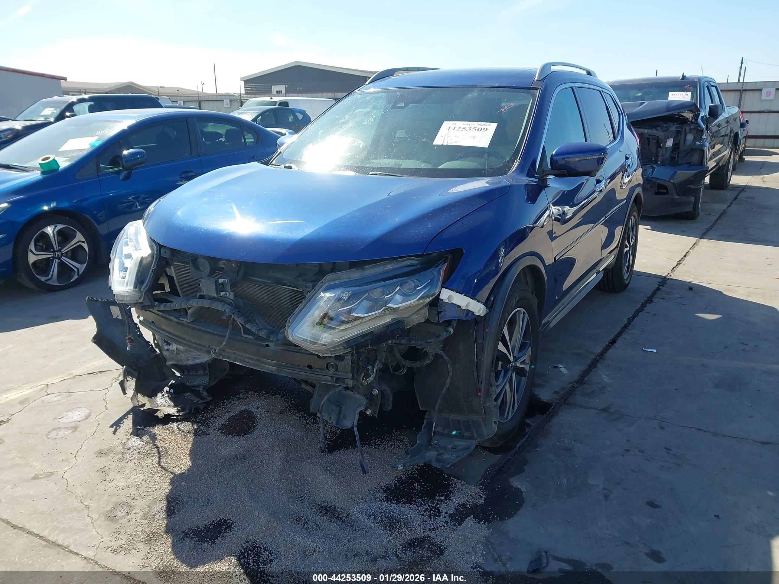 NISSAN ROGUE image 2