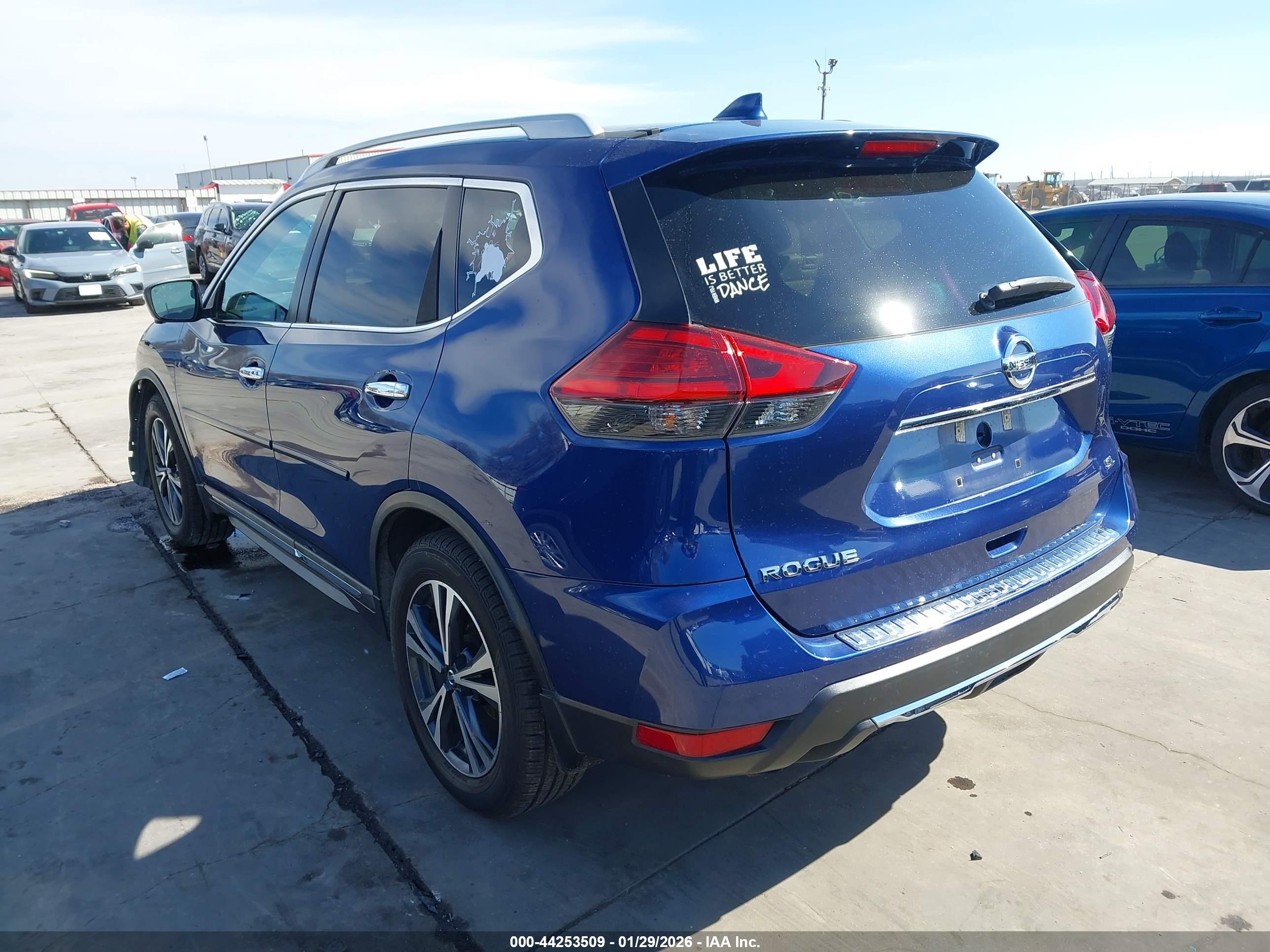 NISSAN ROGUE image 3