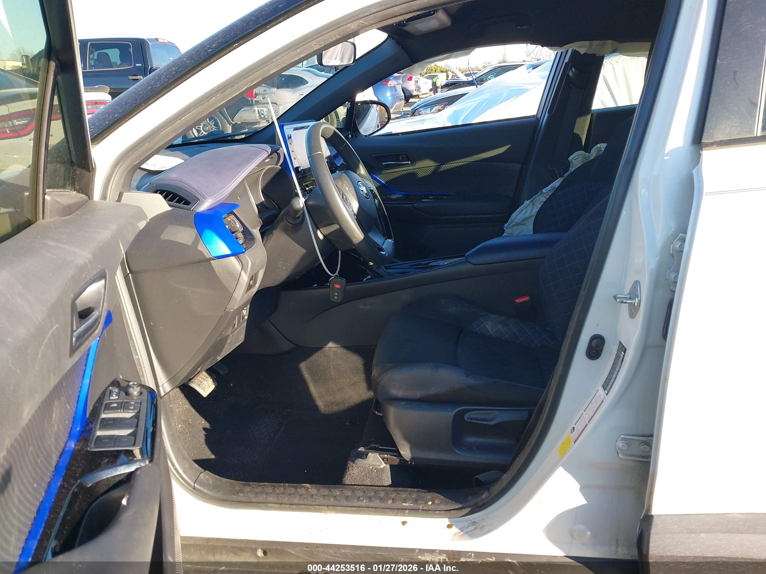 TOYOTA C-HR image 5