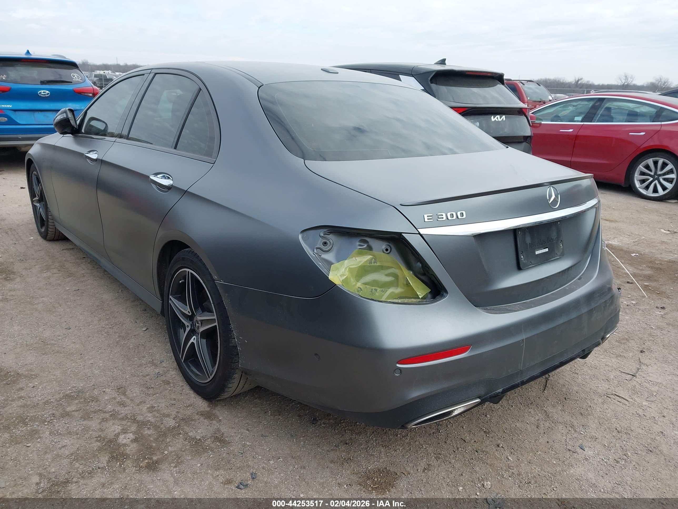 MERCEDES-BENZ E image 3