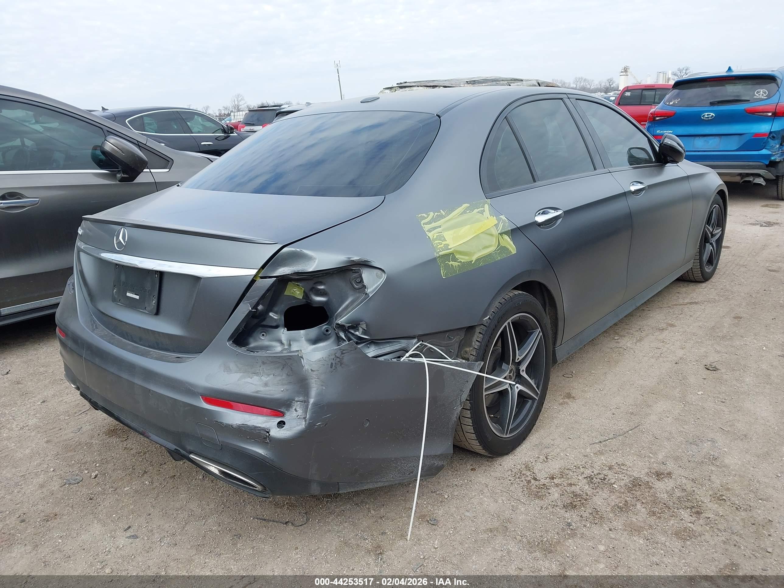 MERCEDES-BENZ E image 4
