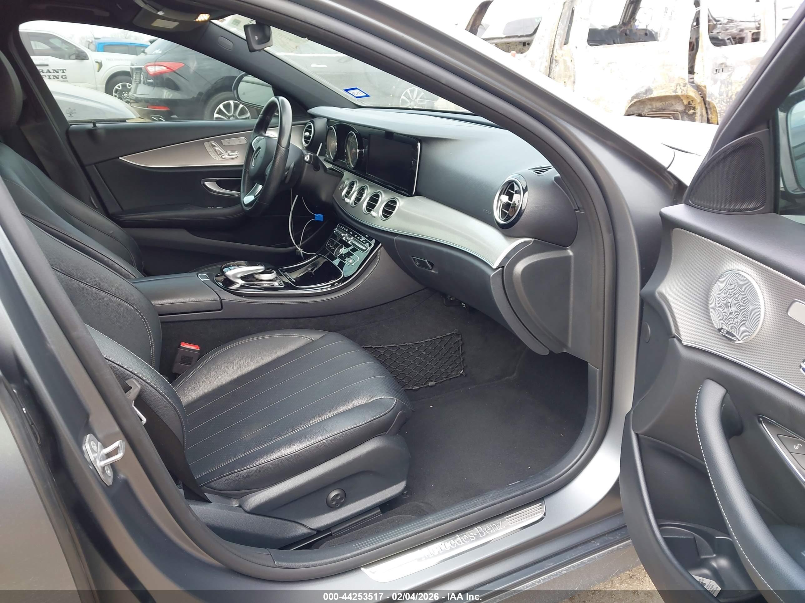 MERCEDES-BENZ E image 5