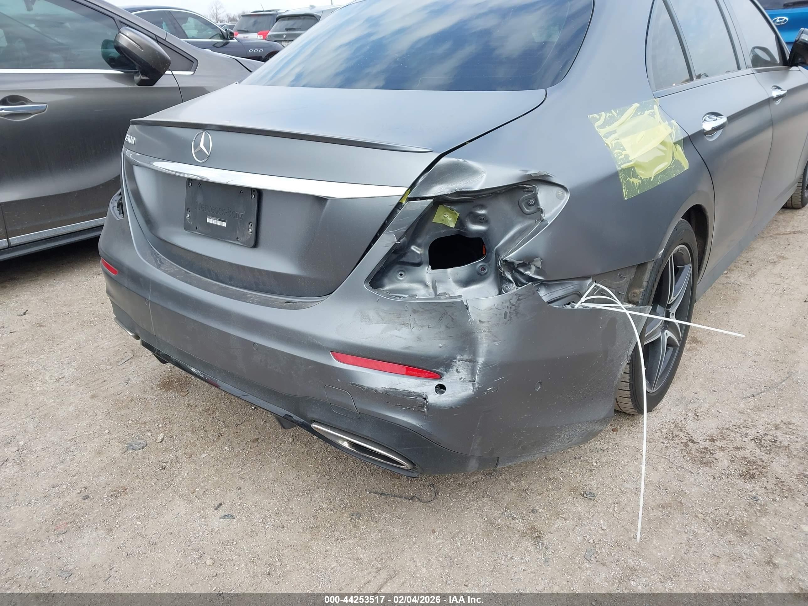 MERCEDES-BENZ E image 6