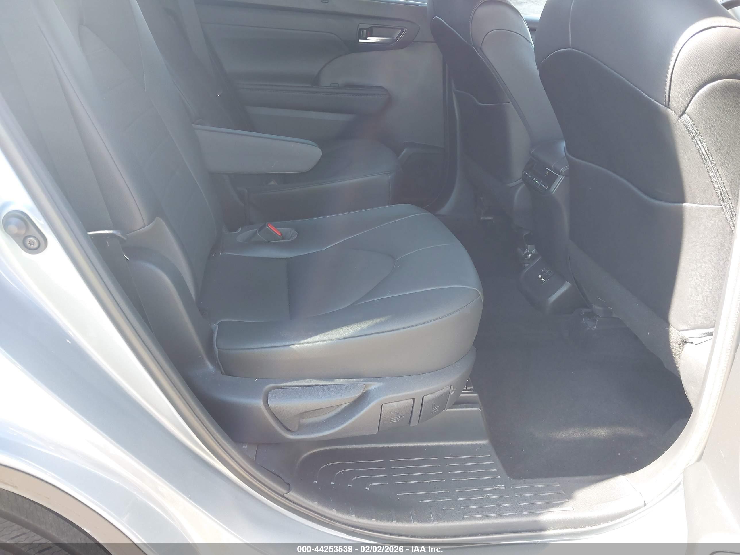 TOYOTA HIGHLANDER image 8
