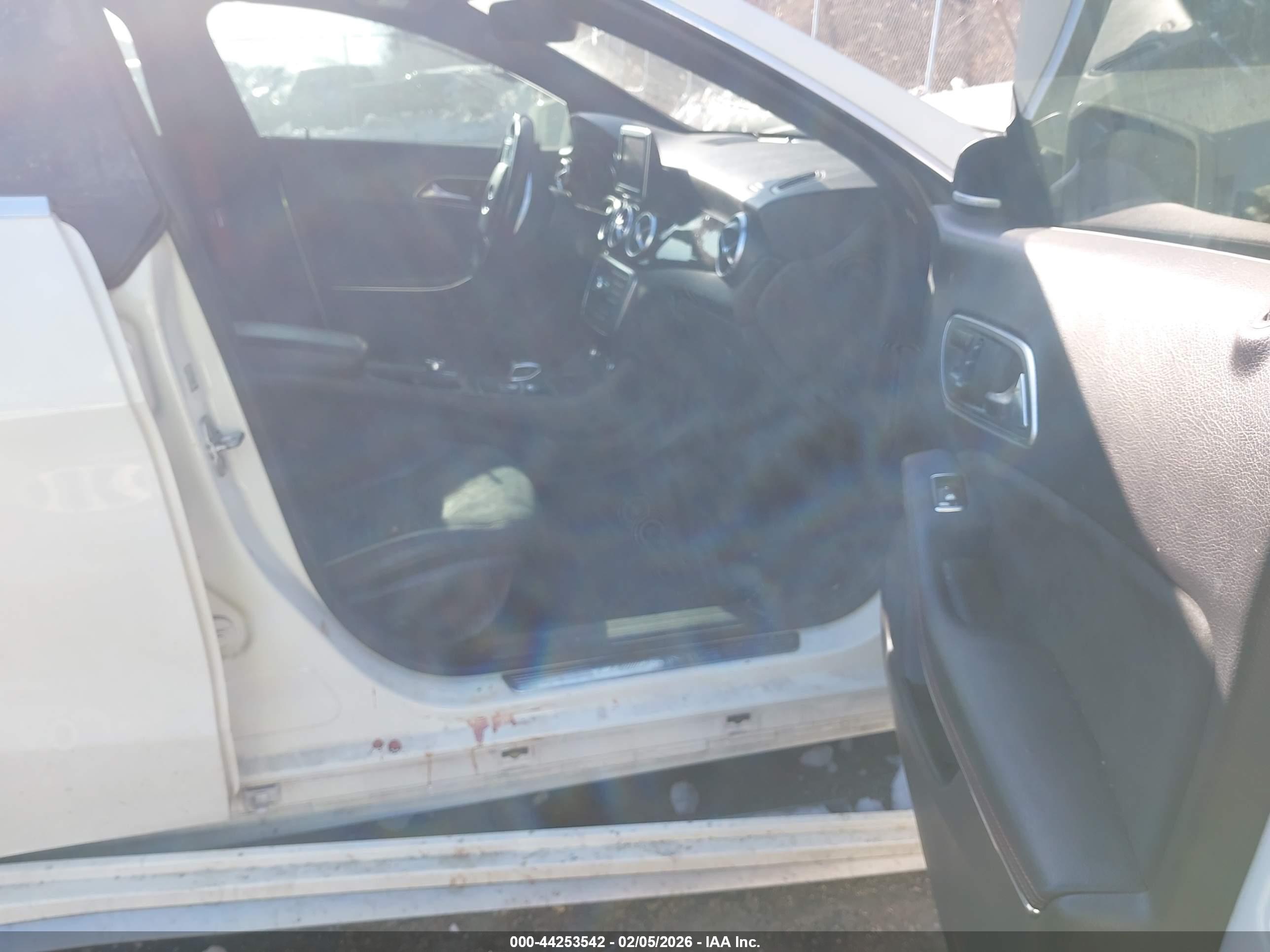 MERCEDES-BENZ CLA image 5