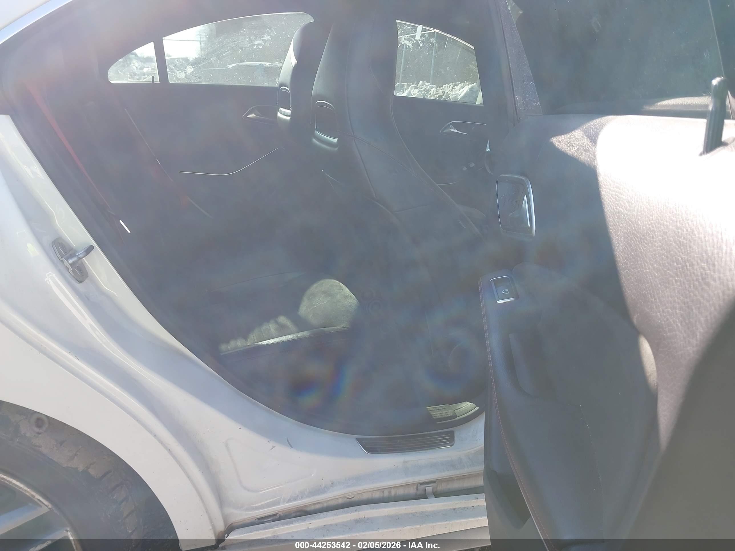 MERCEDES-BENZ CLA image 8