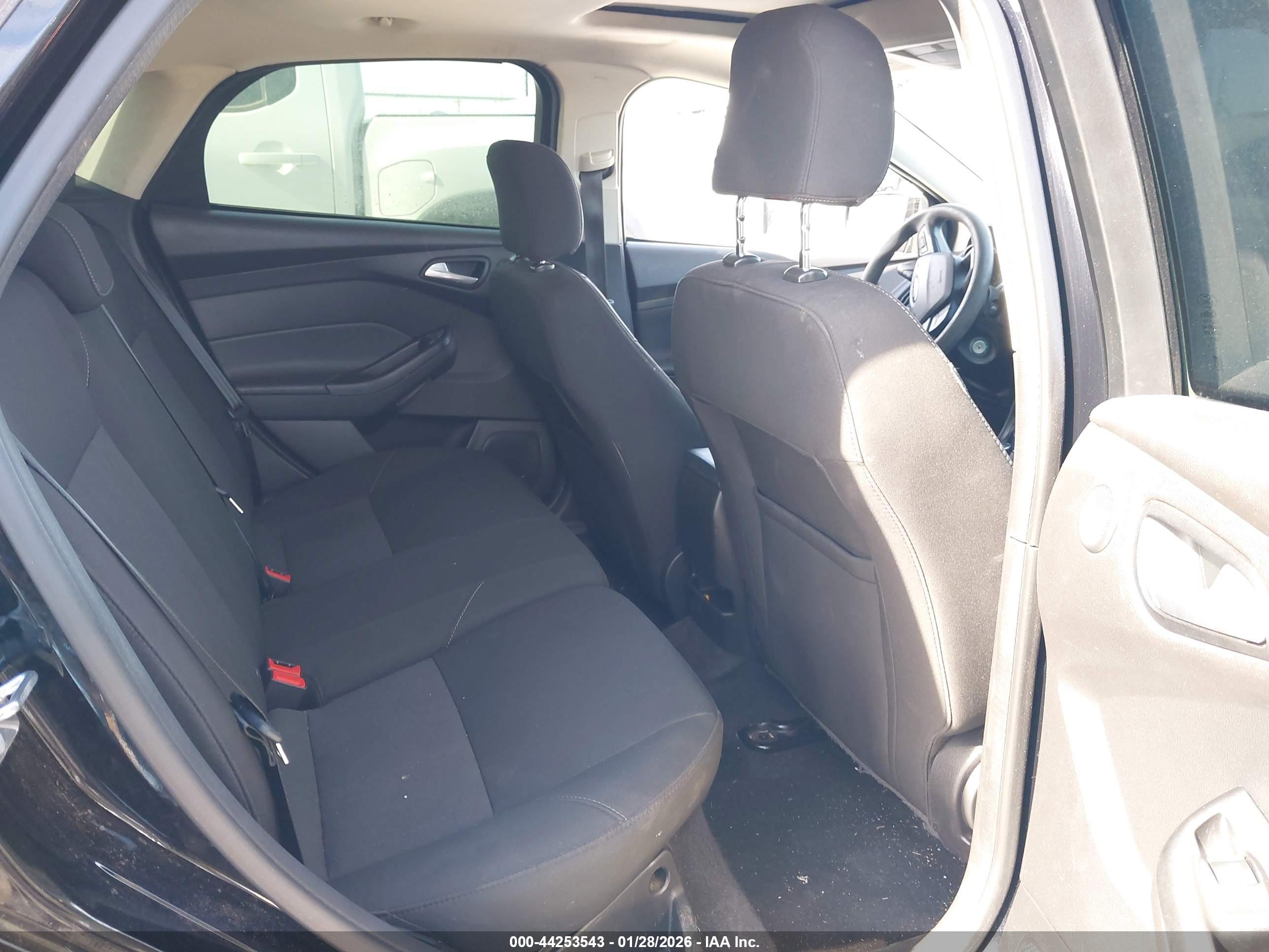 FORD FOCUS image 8