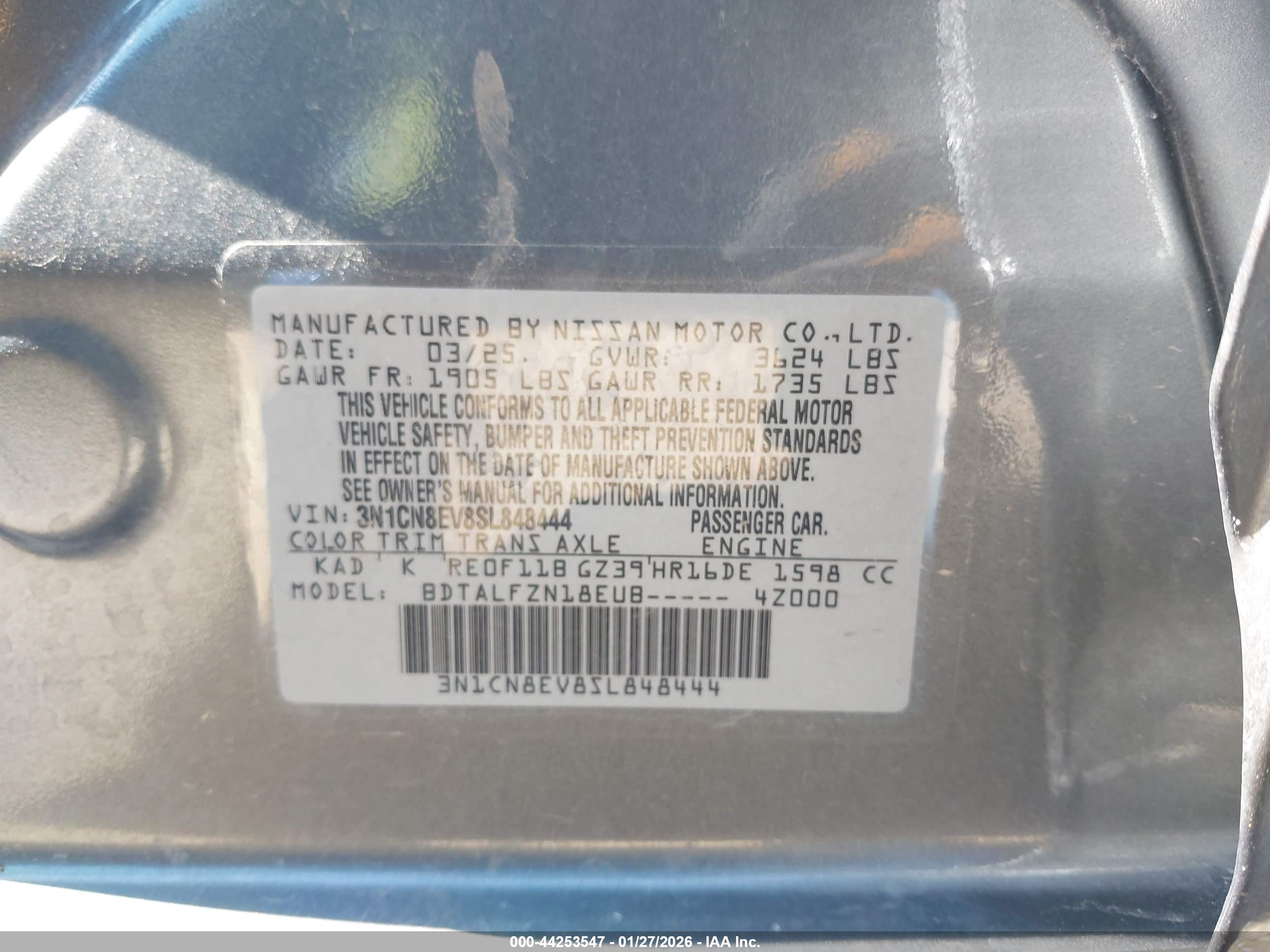 NISSAN VERSA image 9