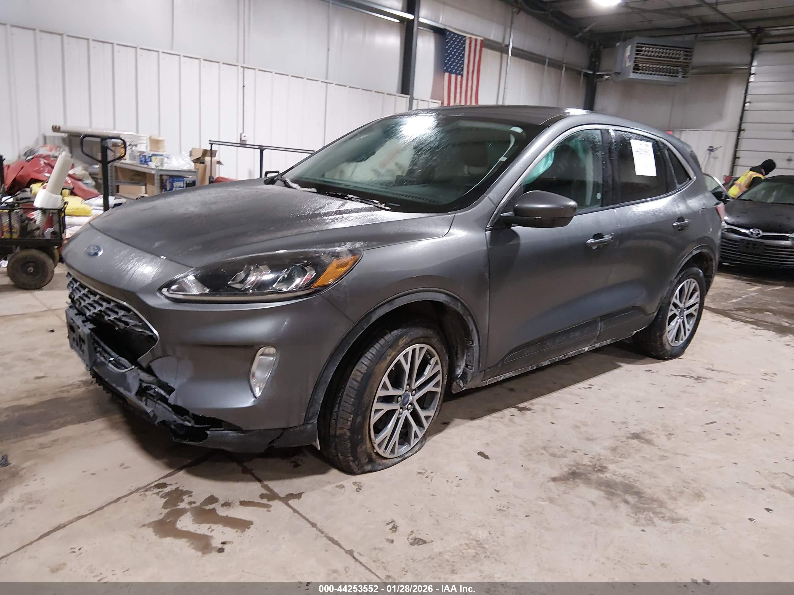 FORD ESCAPE image 2