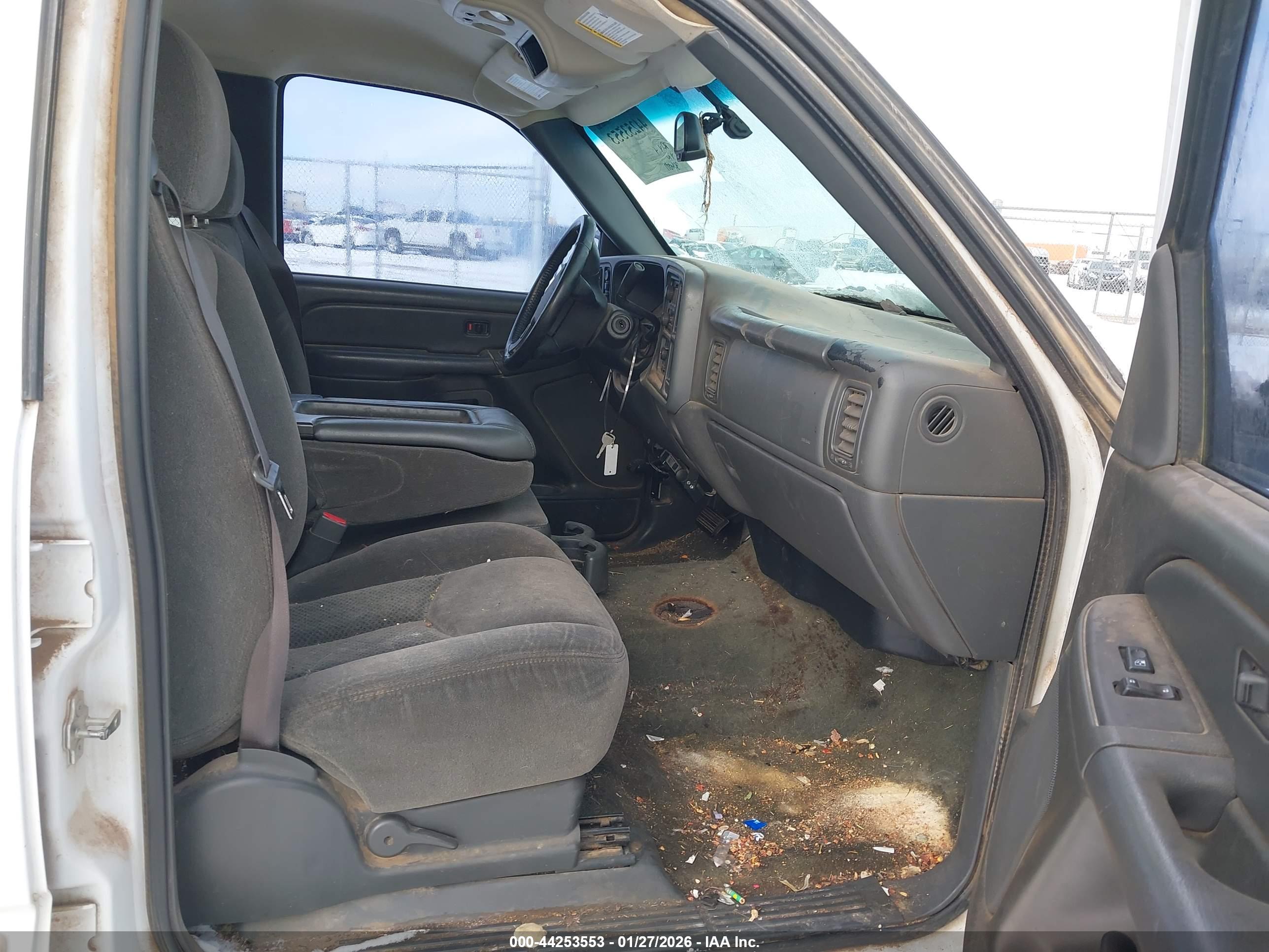 CHEVROLET SILVERADO image 5