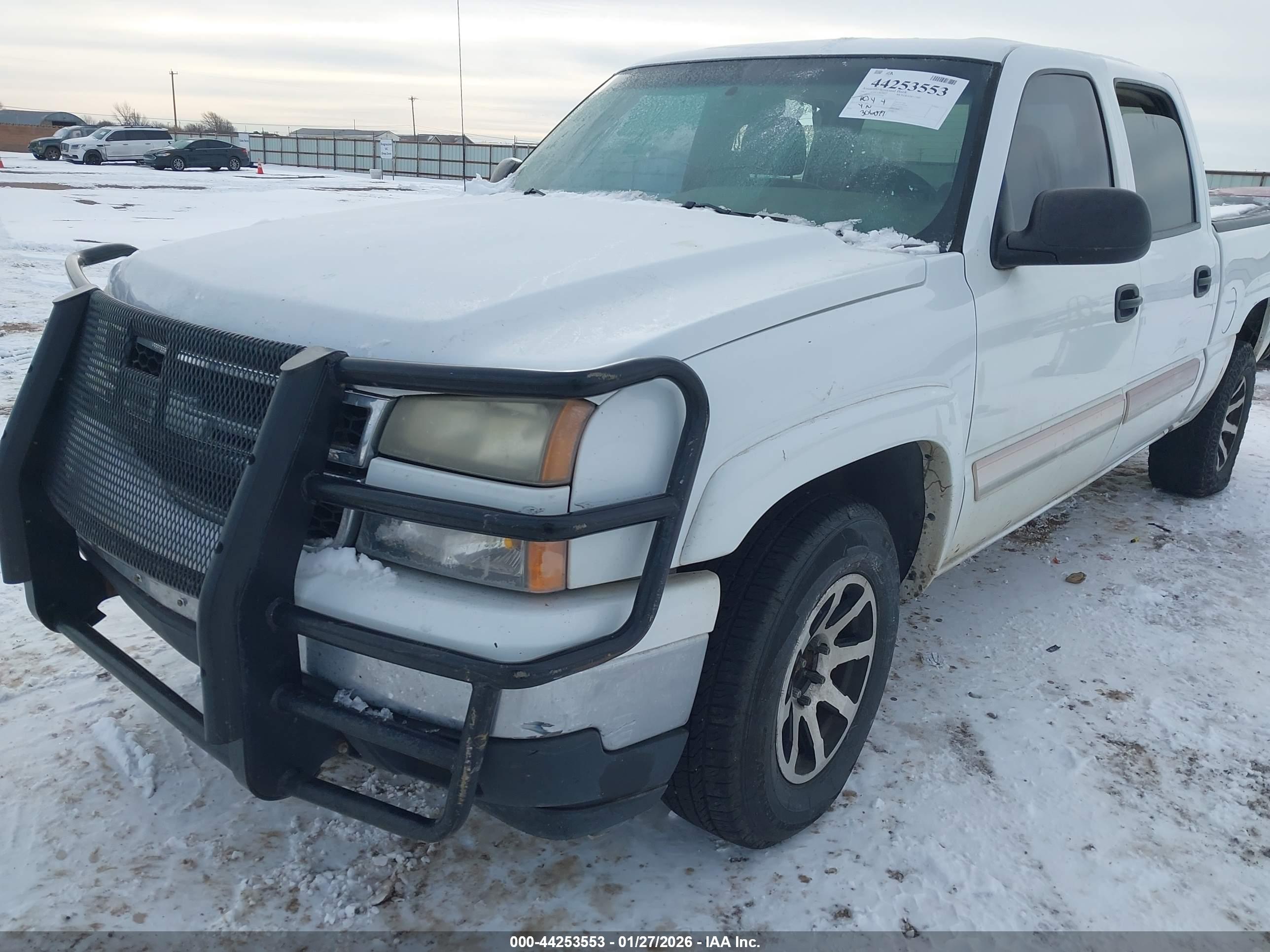 CHEVROLET SILVERADO image 6