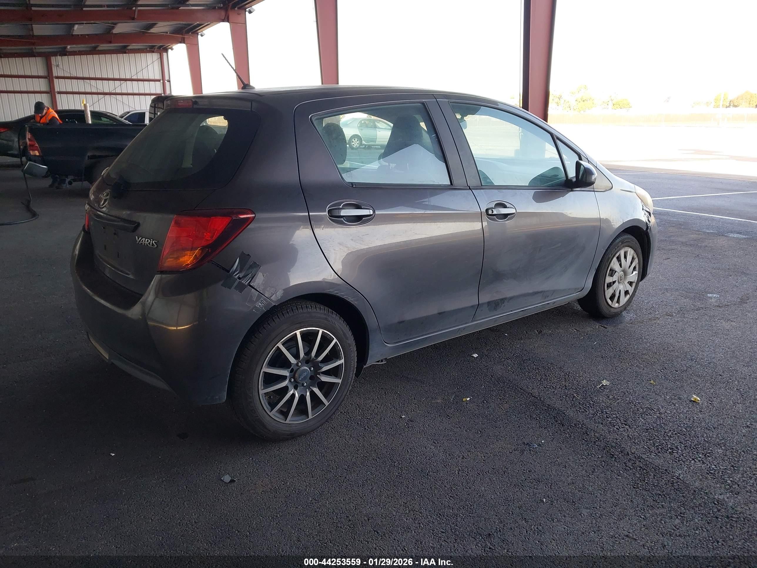 TOYOTA YARIS image 4