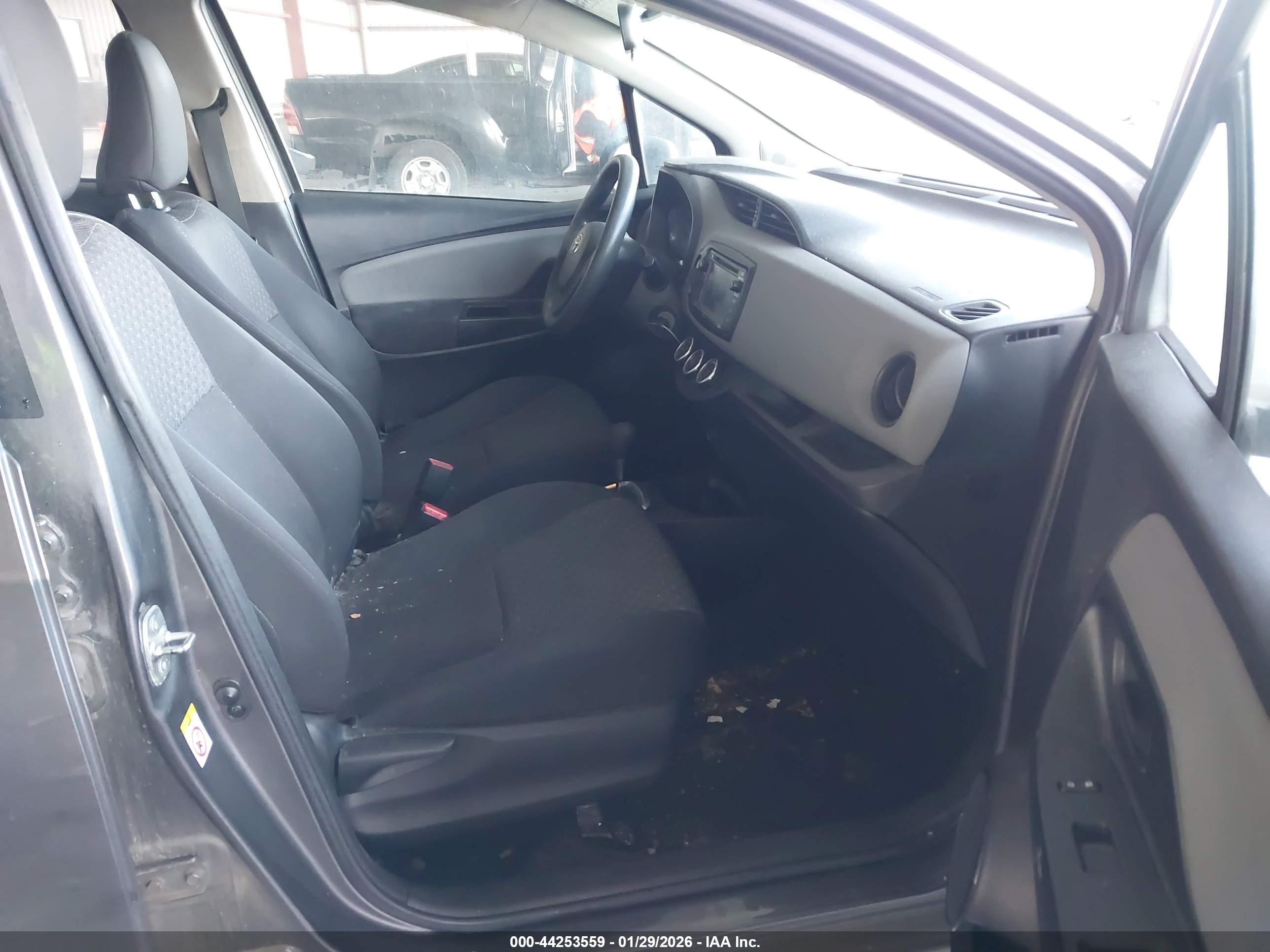 TOYOTA YARIS image 5