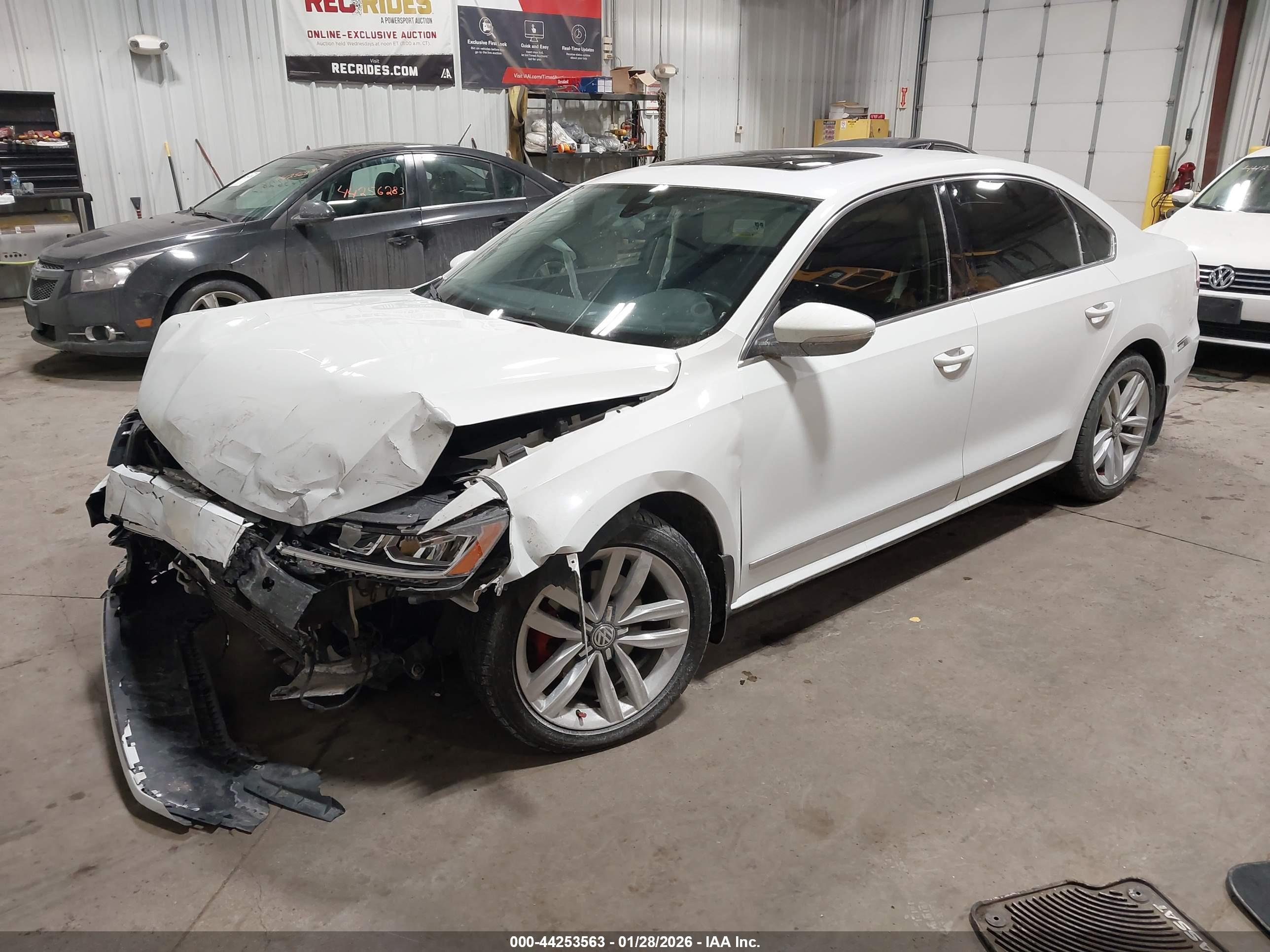 VOLKSWAGEN PASSAT image 2