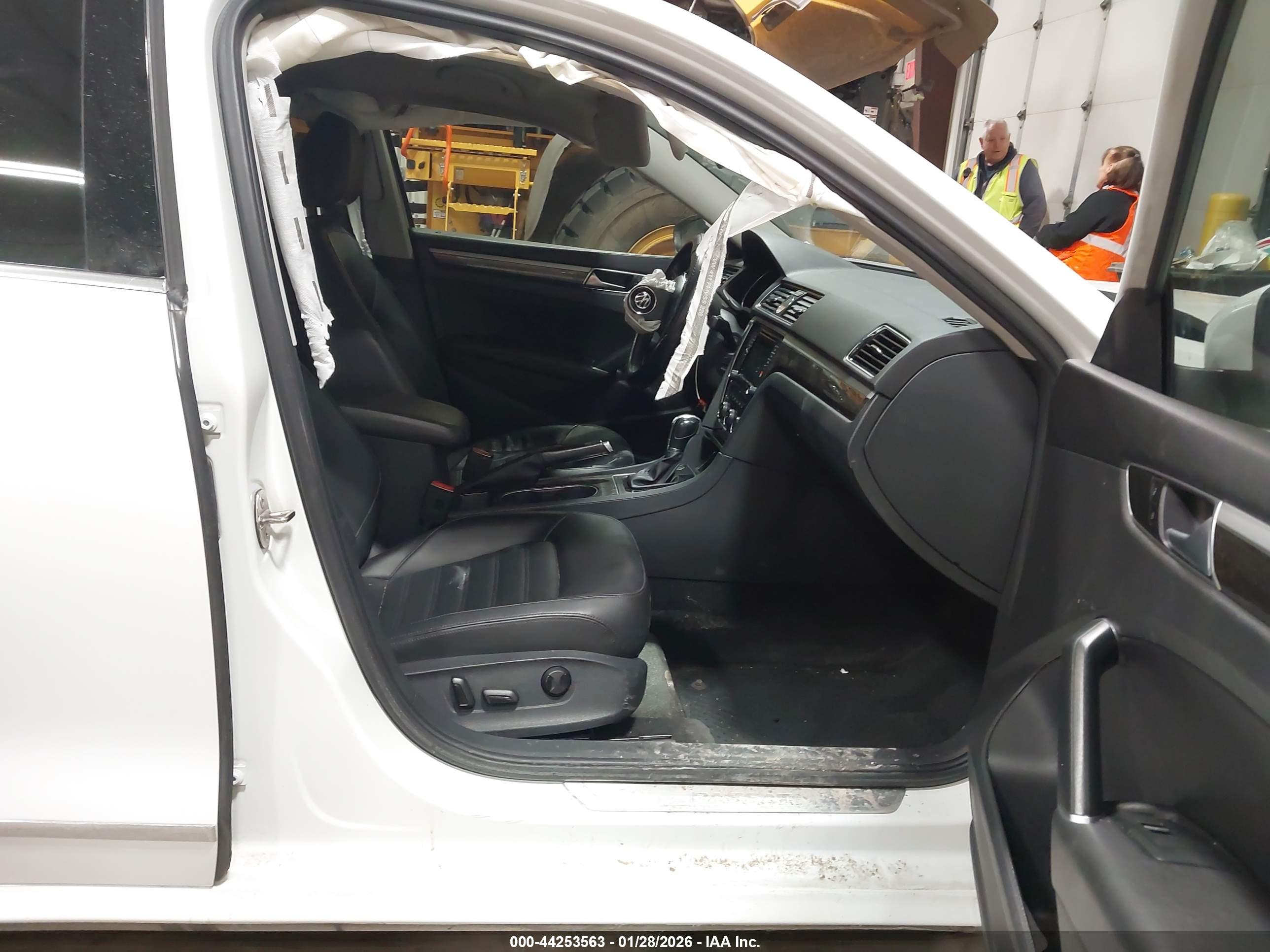 VOLKSWAGEN PASSAT image 5