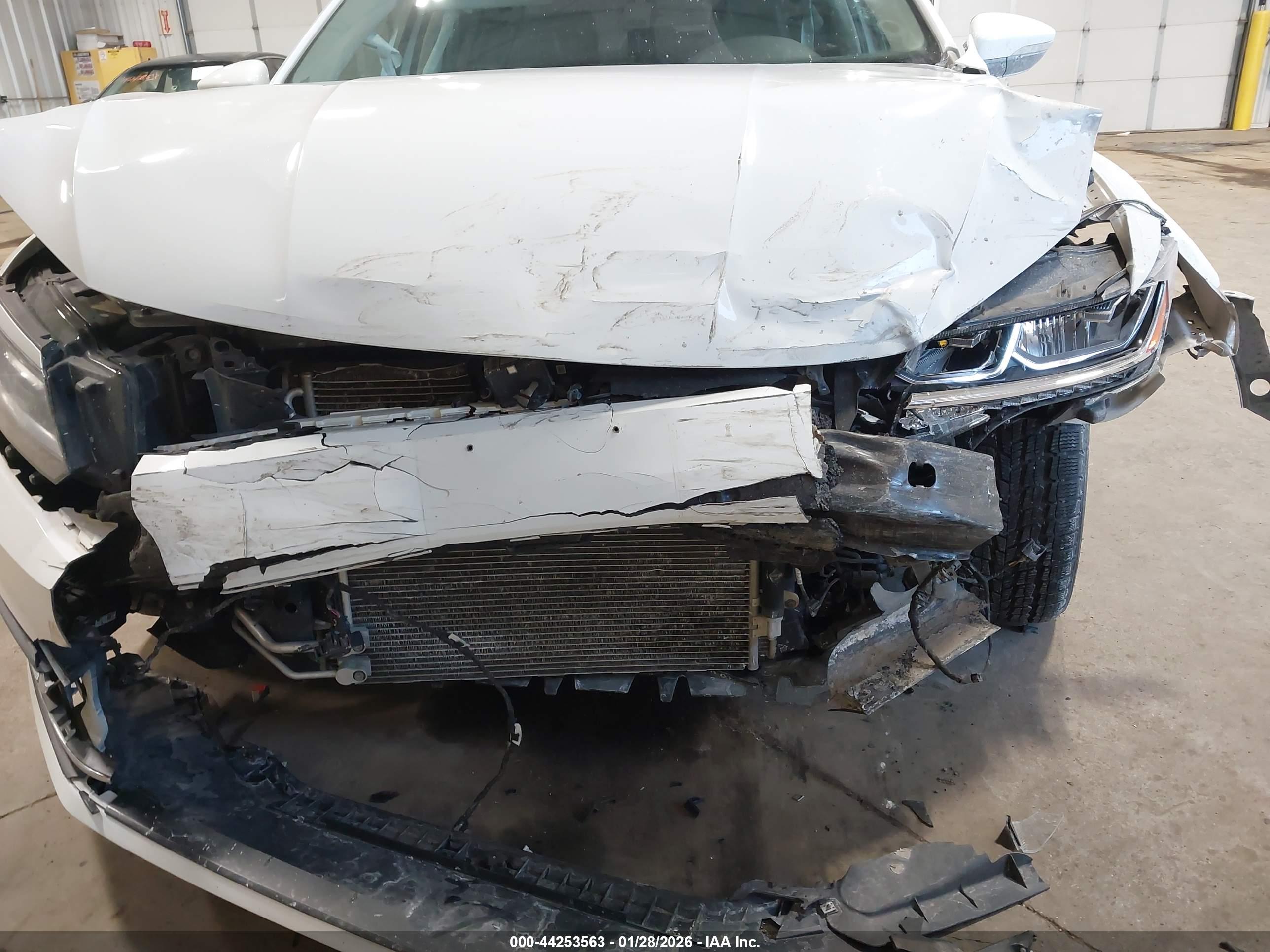 VOLKSWAGEN PASSAT image 6